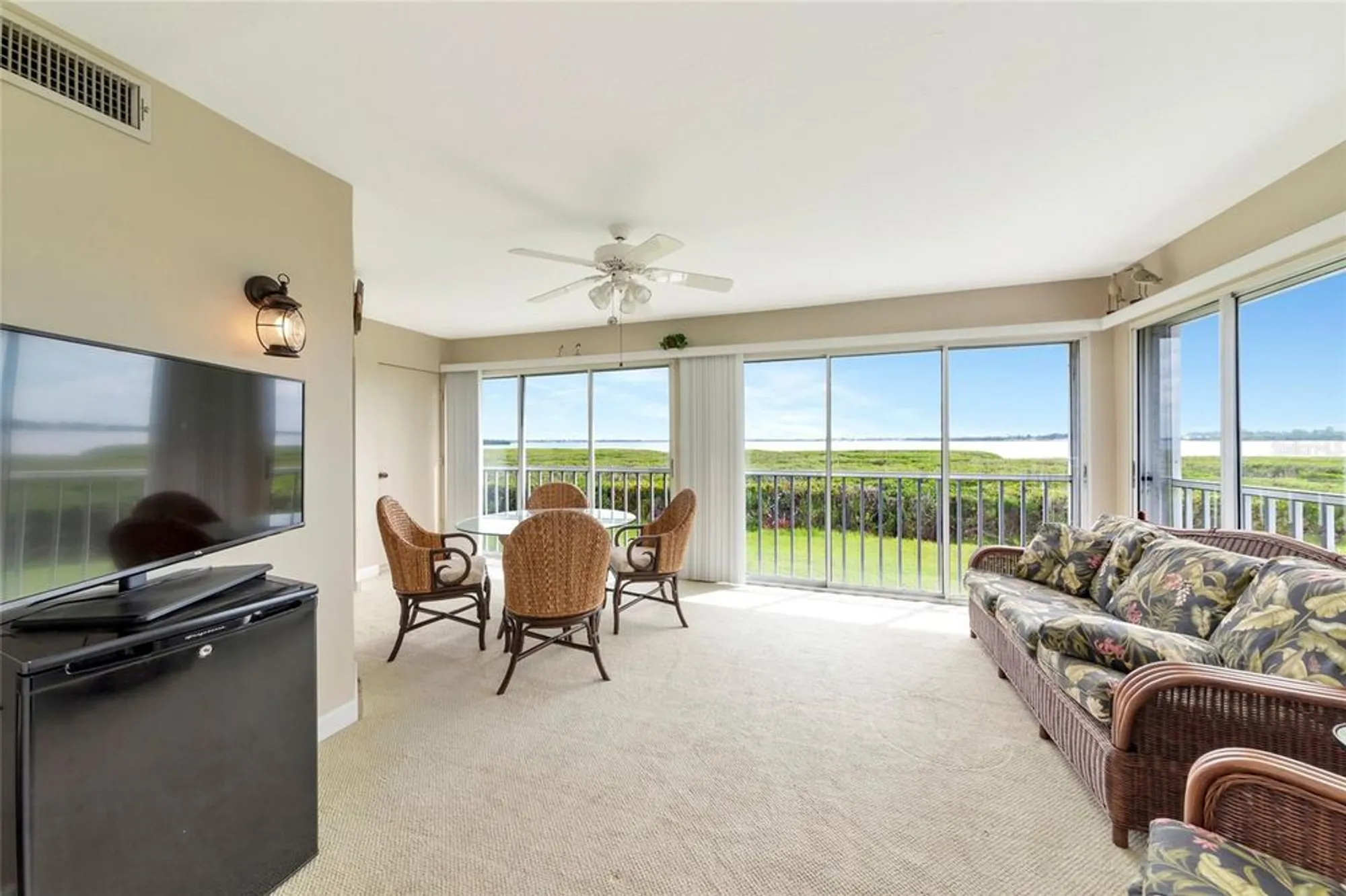 Property Slideshow image 25 of 52 | 1145 edgewater cir # 1145, Bradenton, FL, 34209