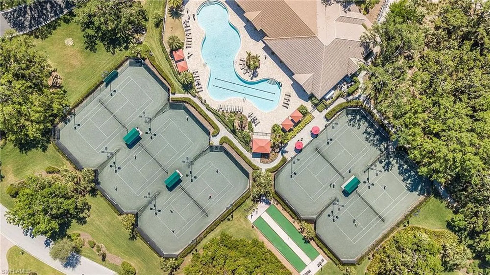 Property Slideshow image 18 of 29 | 3074 heritage pines dr, Fort Myers, FL, 33905