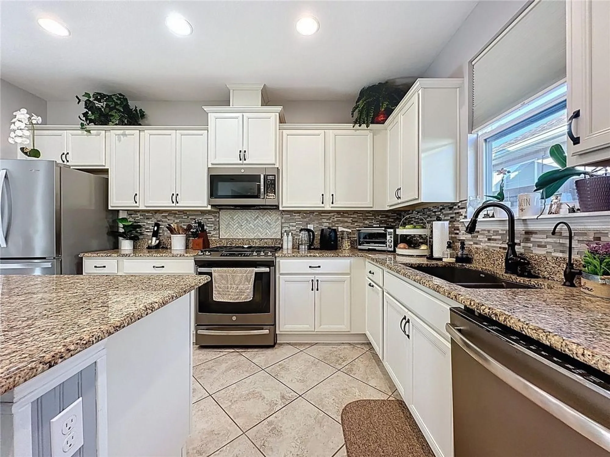 Property Slideshow image 13 of 79 | 373 alcove dr, Groveland, FL, 34736