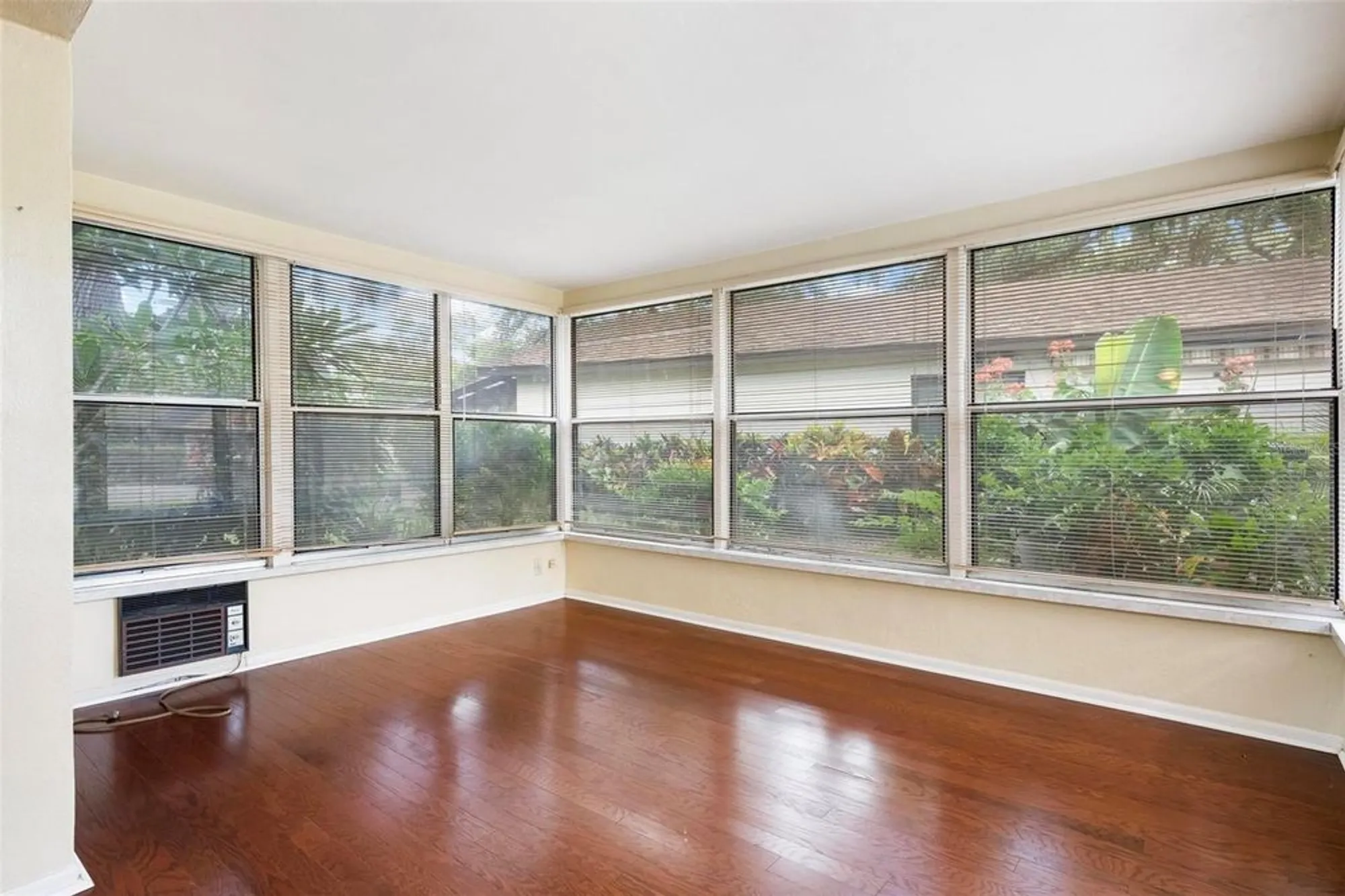 Property Slideshow image 10 of 25 | 2227 circlewood dr # 52, Sarasota, FL, 34231