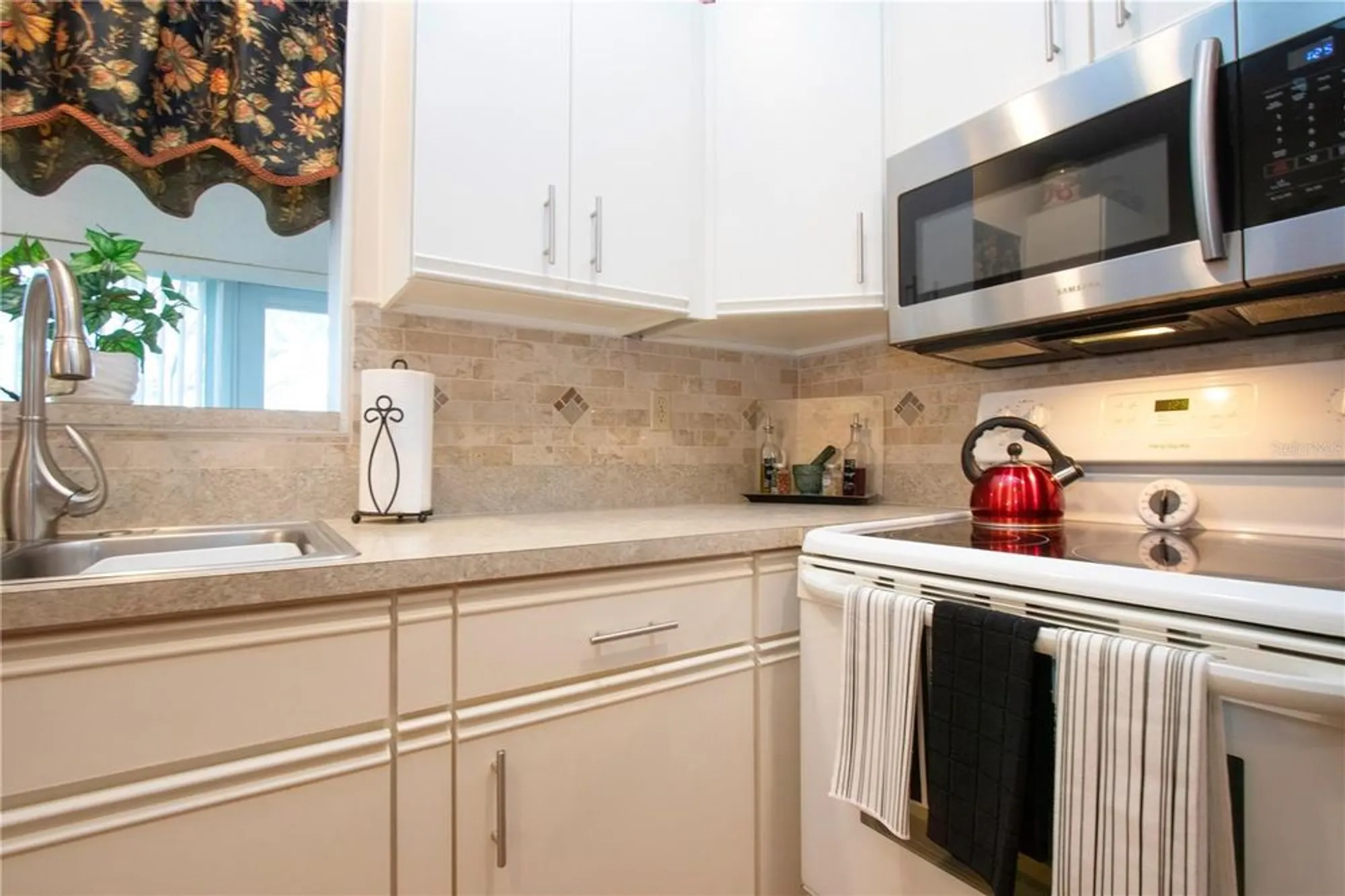 Property Slideshow image 13 of 56 | 904 hendon ct # 127, Sun City Center, FL, 33573