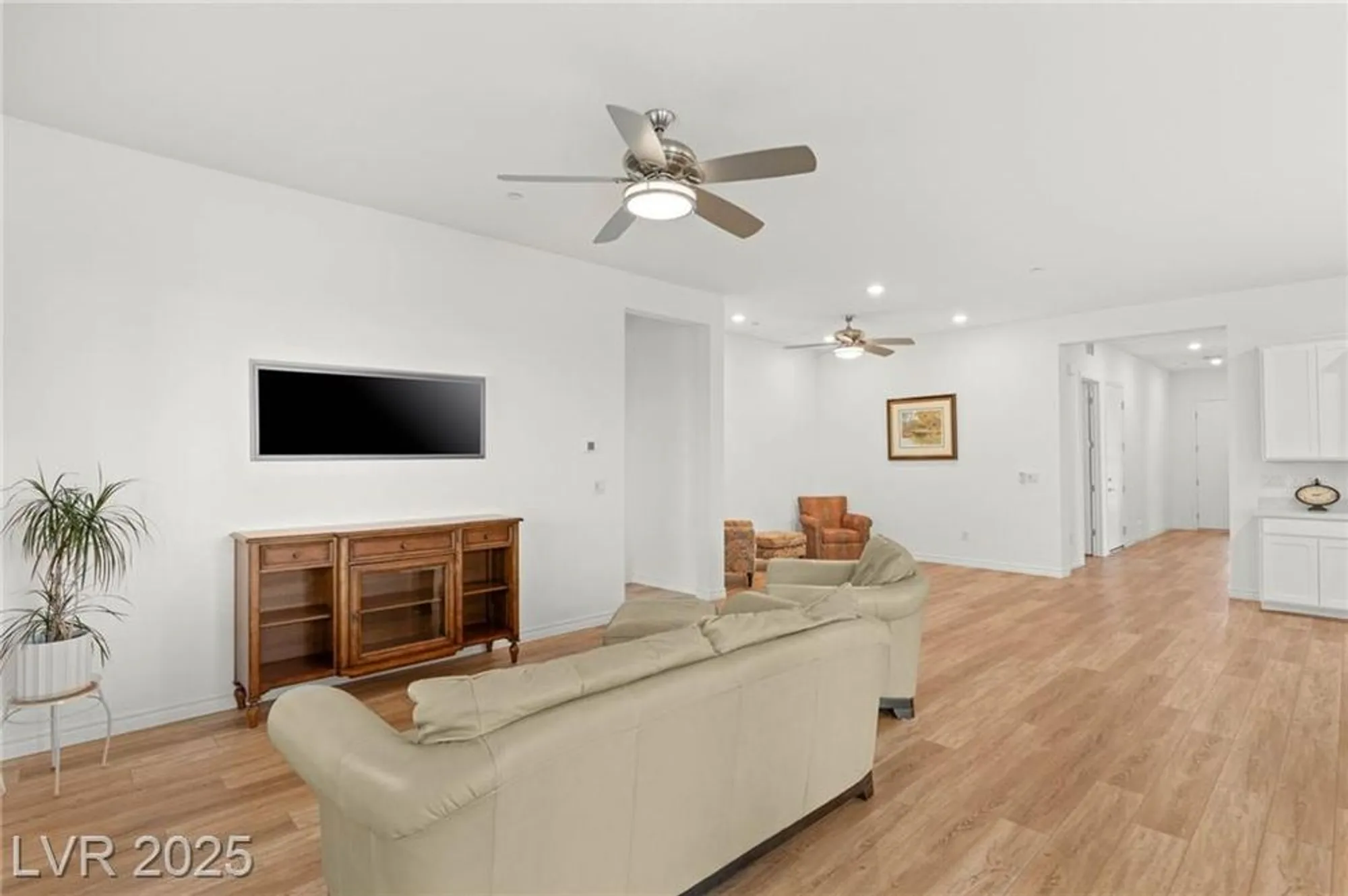 Property Slideshow image 14 of 33 | 912 calluna hills ln, Las Vegas, NV, 89138