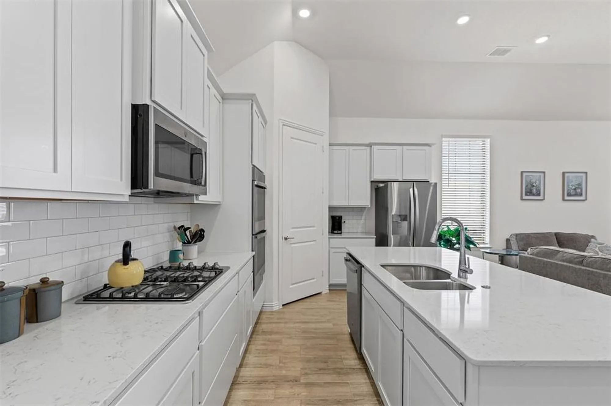 Property Slideshow image 12 of 30 | 4747 kings garden pkwy, Arlington, TX, 76005