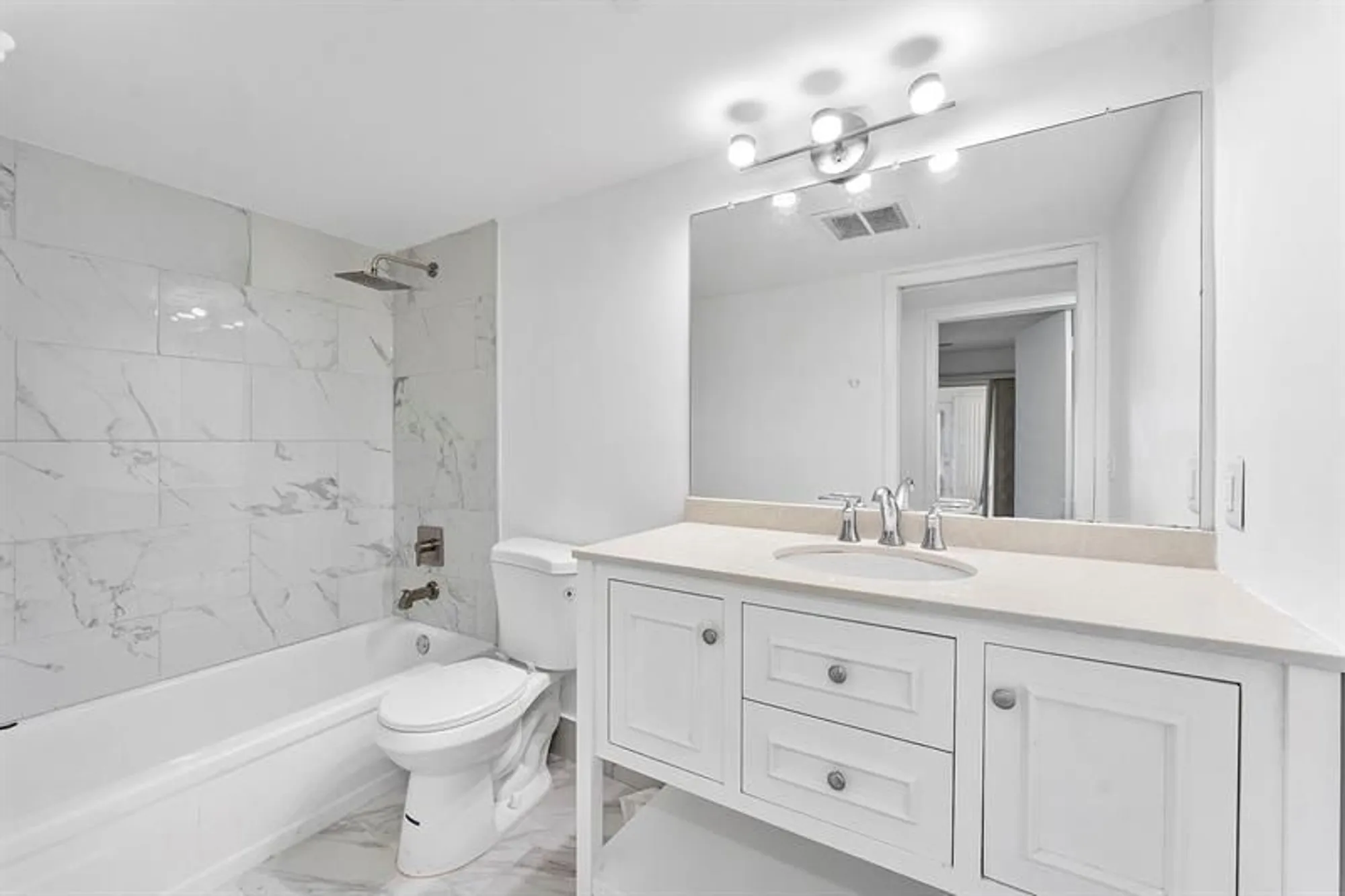 Property Slideshow image 2 of 33 | 1052 hythe c # 1052, Boca Raton, FL, 33434