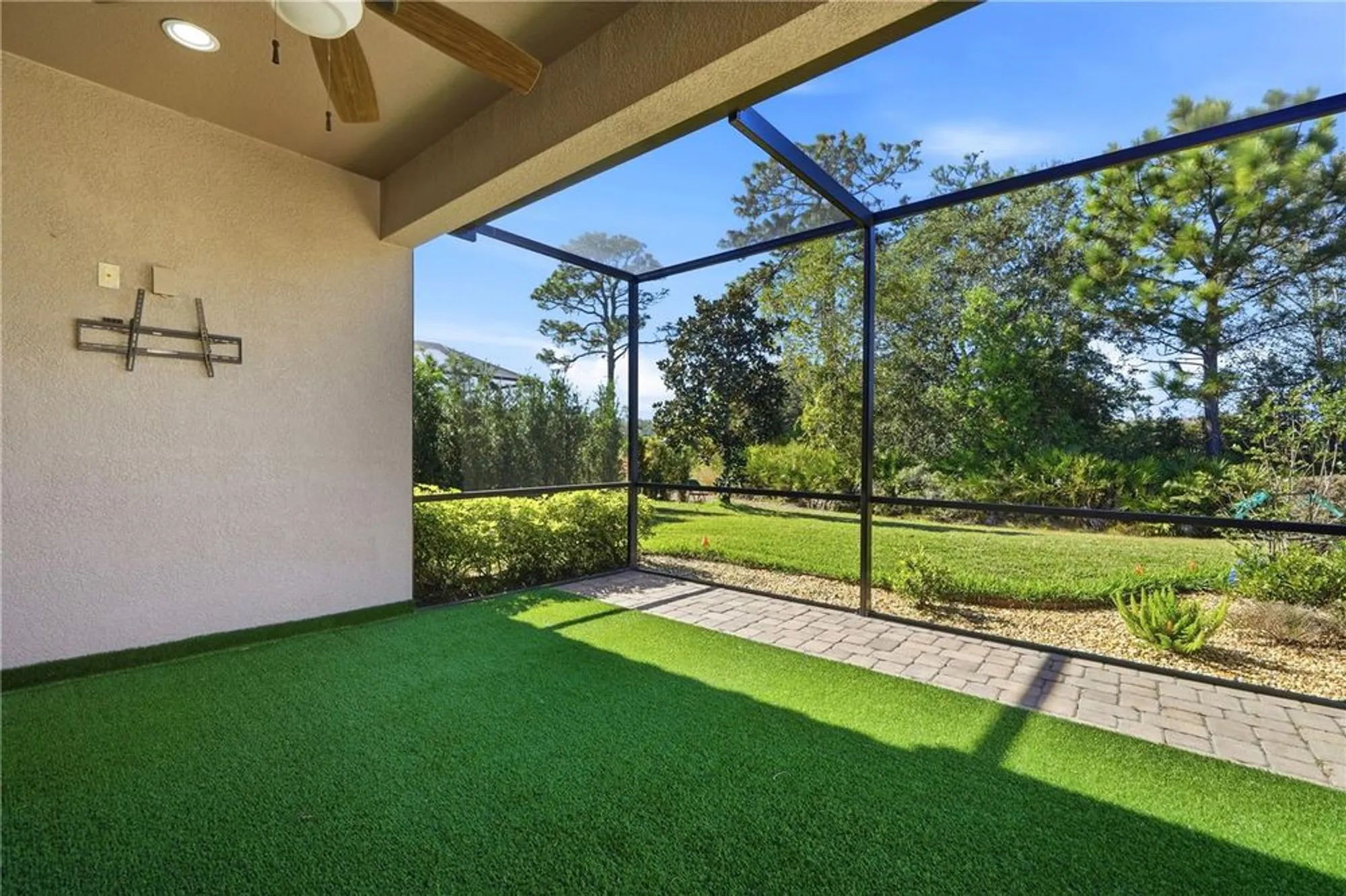 Property Slideshow image 36 of 70 | 20112 sorano hill pl, Tampa, FL, 33647