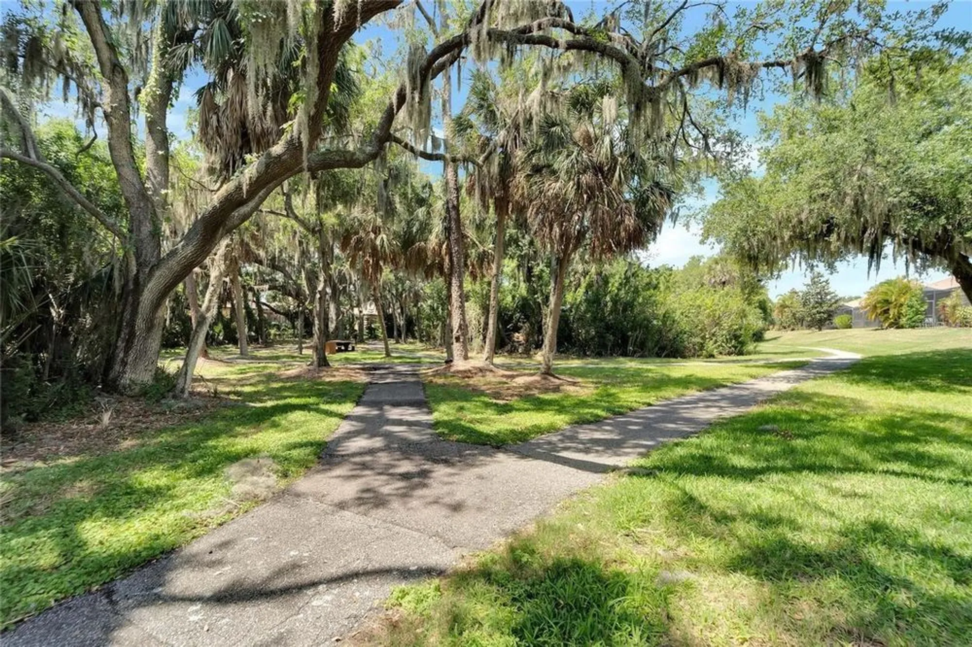 Property Slideshow image 27 of 35 | 428 seneca falls dr, Apollo Beach, FL, 33572