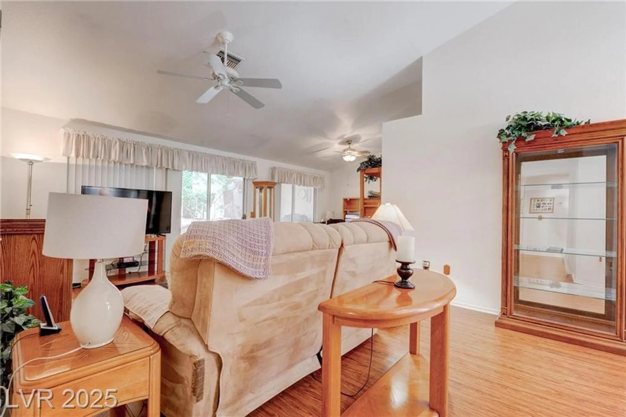 Property Slideshow image 16 of 42 | 2541 desert glen dr, Las Vegas, NV, 89134