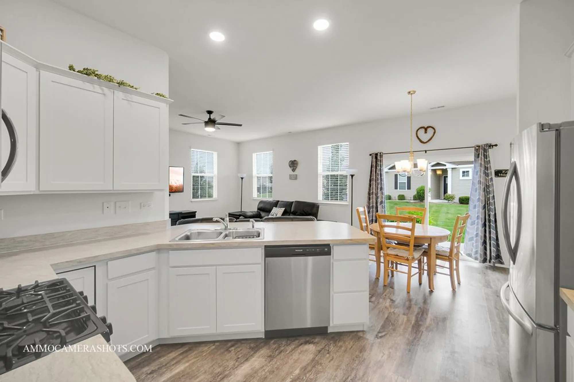 Property Slideshow image 12 of 29 | 1108 crestview ln # 1354, Pingree Grove, IL, 60140