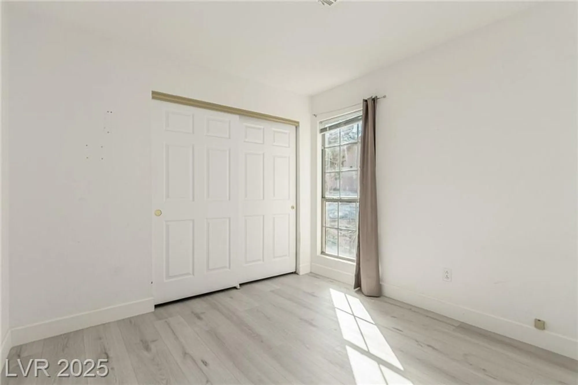 Property Slideshow image 18 of 28 | 4908 winterset dr, Las Vegas, NV, 89130