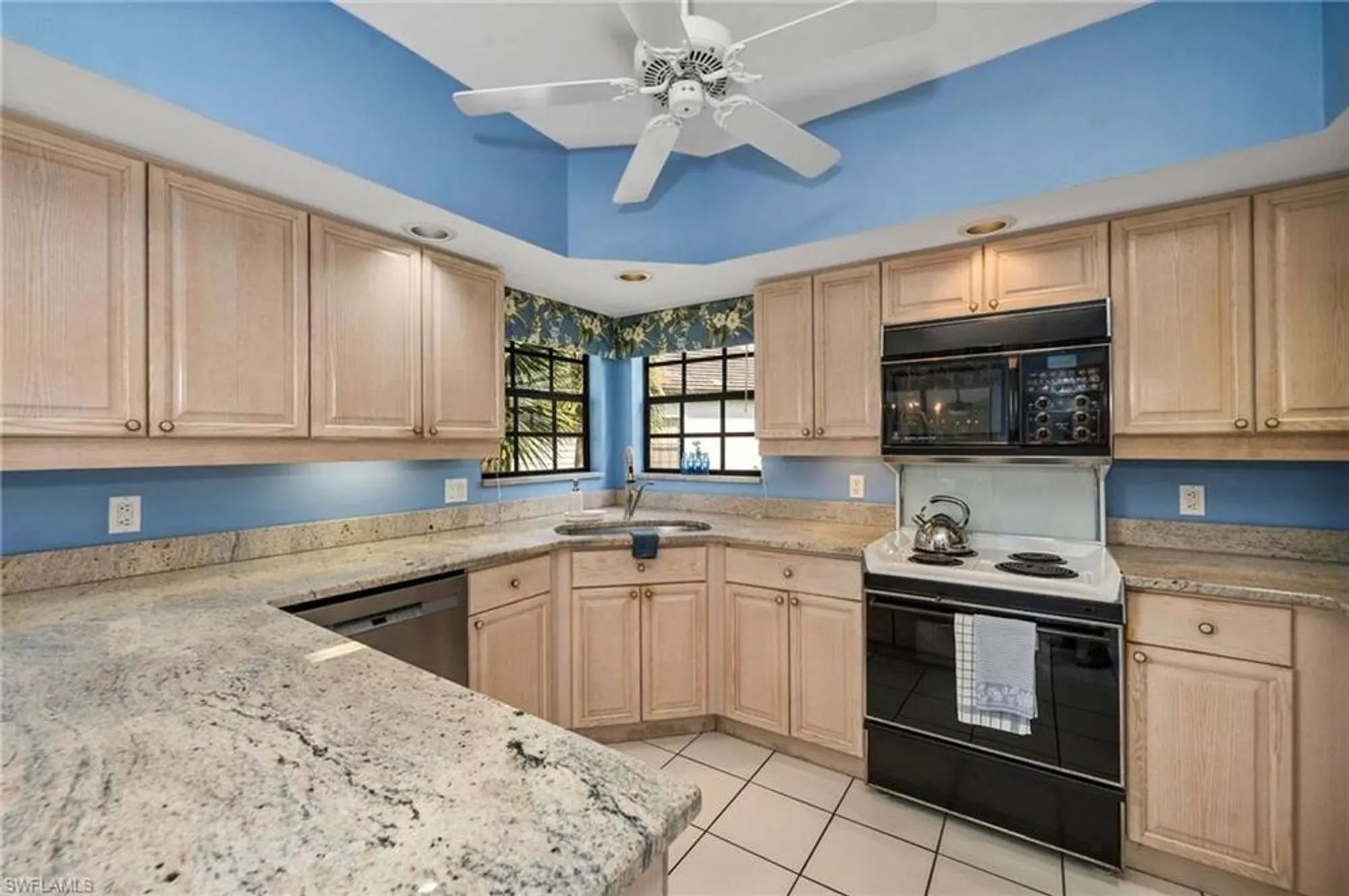 Property Slideshow image 4 of 19 | 27026 oakwood lake dr # 202, Bonita Springs, FL, 34134