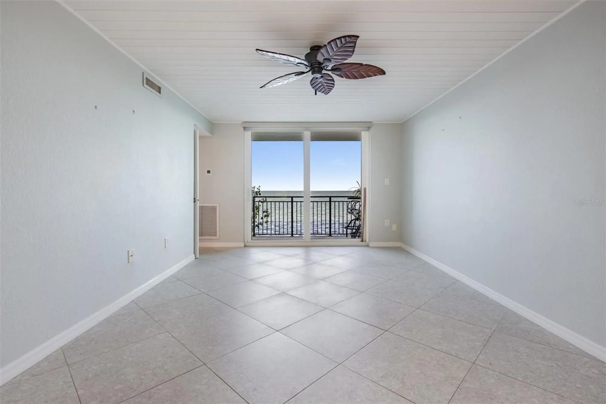 Property Slideshow image 3 of 60 | 9 haig pl 104, Dunedin, FL, 34698