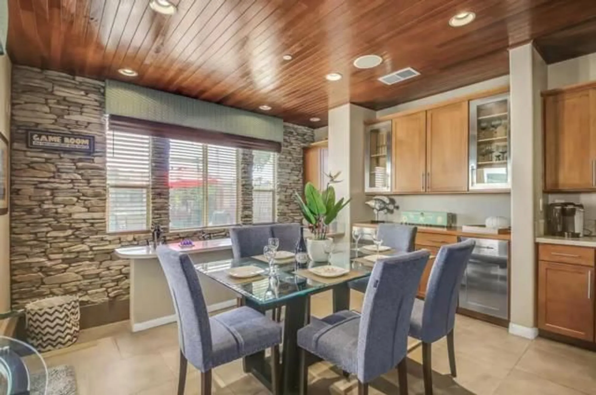 Property Slideshow image 10 of 36 | 43157 armonia ct, Indio, CA, 92203