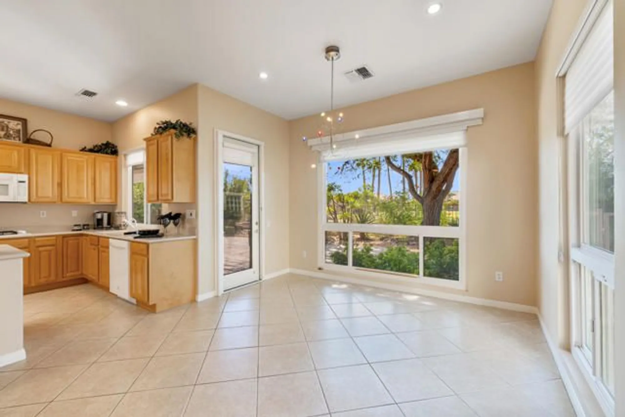 Property Slideshow image 17 of 55 | 78625 sunrise canyon ave, Palm Desert, CA, 92211