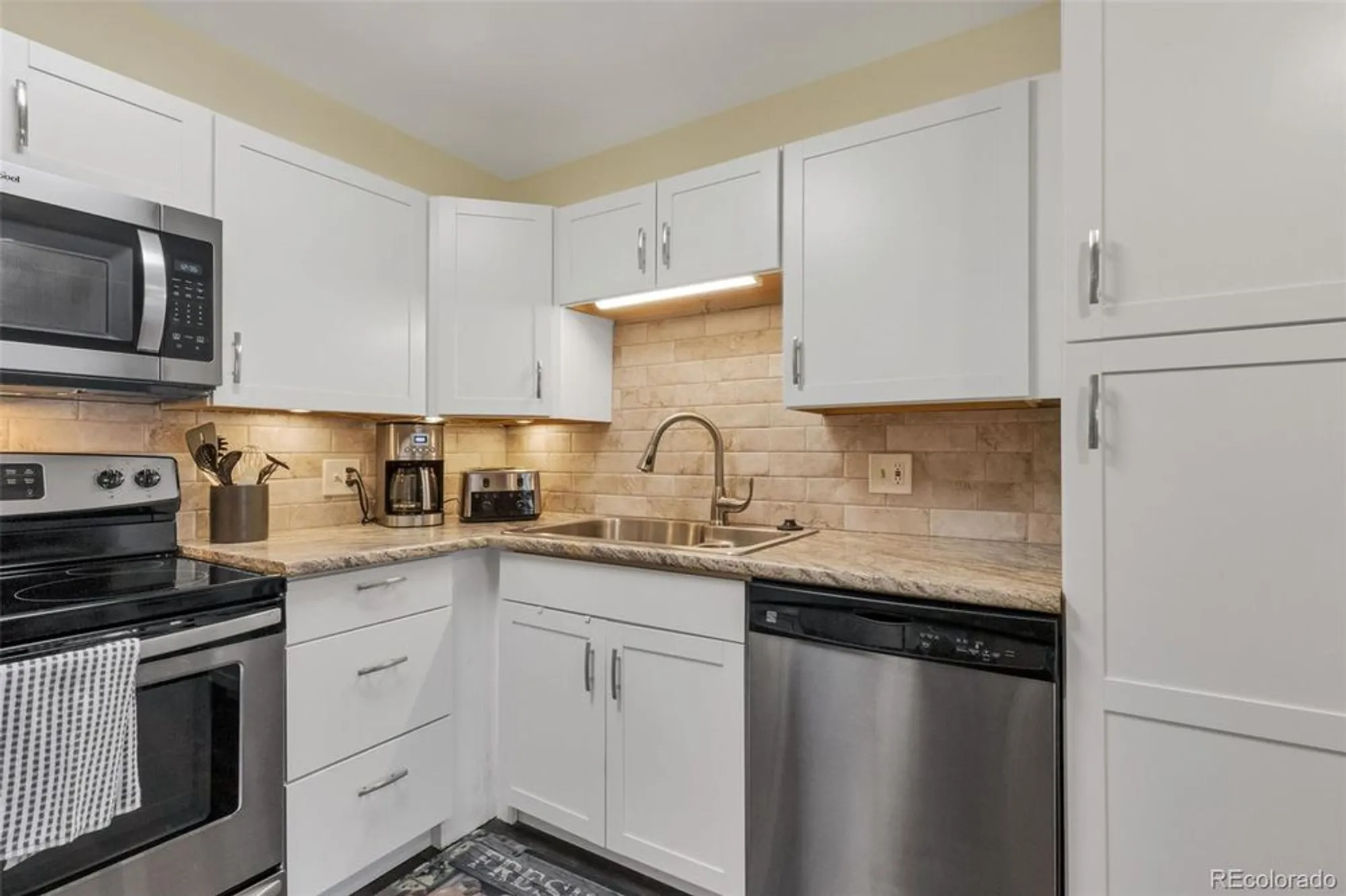 Property Slideshow image 10 of 39 | 13635 e bates ave apt 404, Aurora, CO, 80014