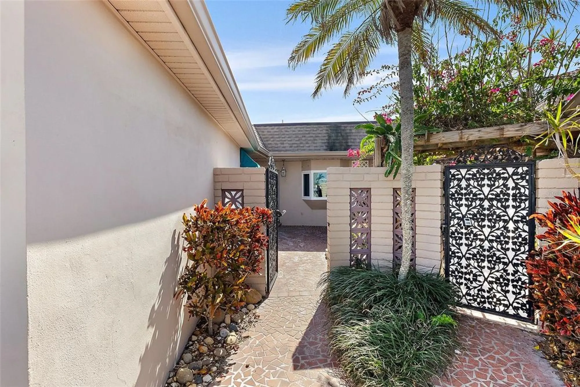 Property Slideshow image 3 of 16 | 672 boca ciega point blvd n, St Petersburg, FL, 33708