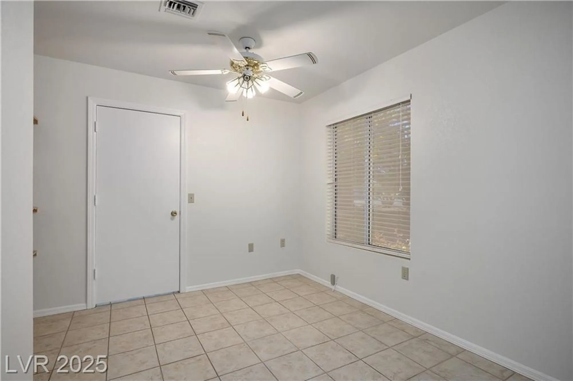 Property Slideshow image 9 of 27 | 2413 totem pole ct, Las Vegas, NV, 89134