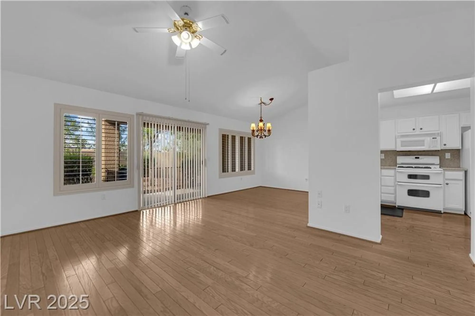 Property Slideshow image 7 of 40 | 9424 gold mountain dr, Las Vegas, NV, 89134