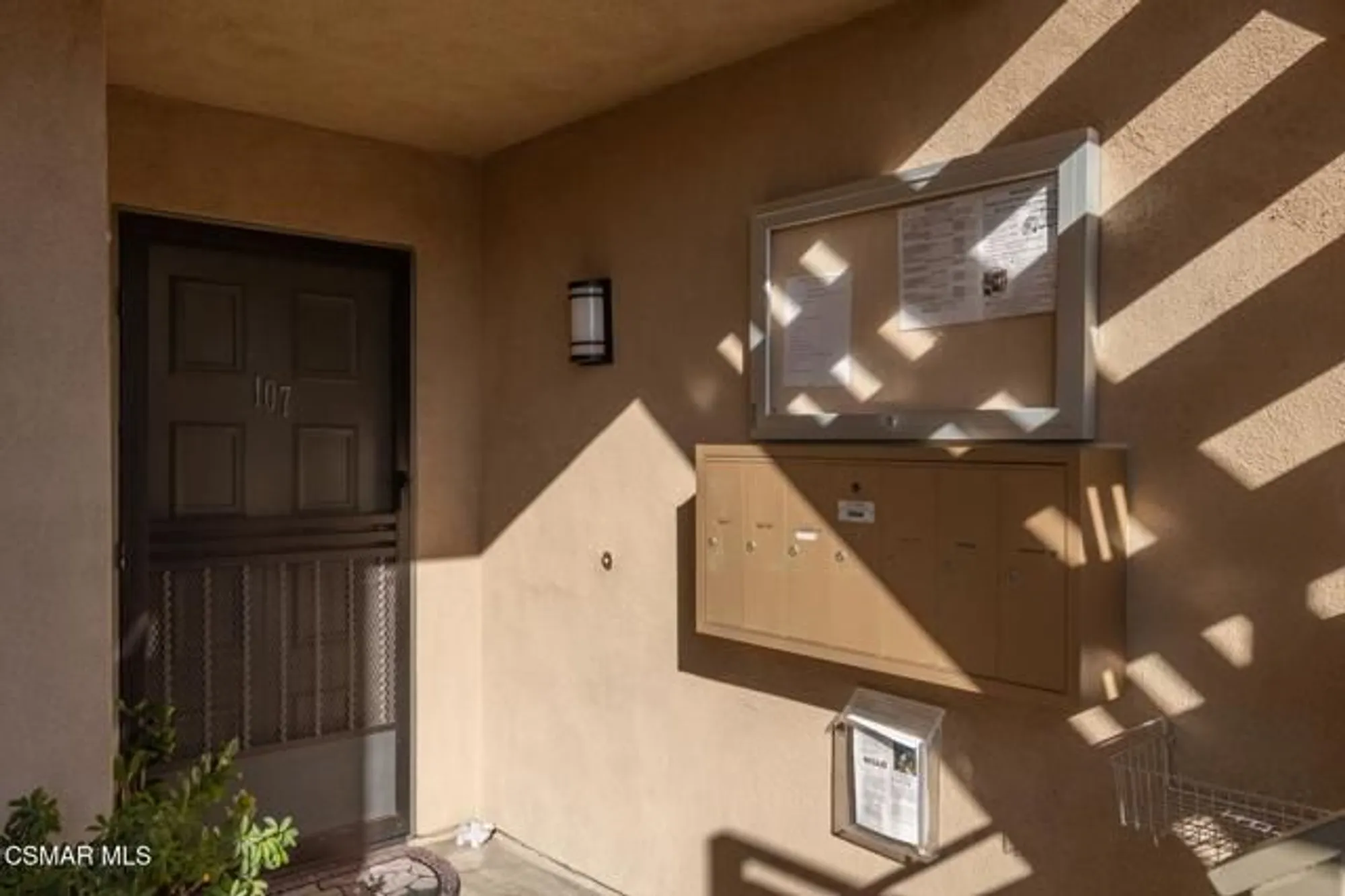 Property Slideshow image 2 of 19 | 248 oakleaf dr 107, Thousand Oaks, CA, 91360