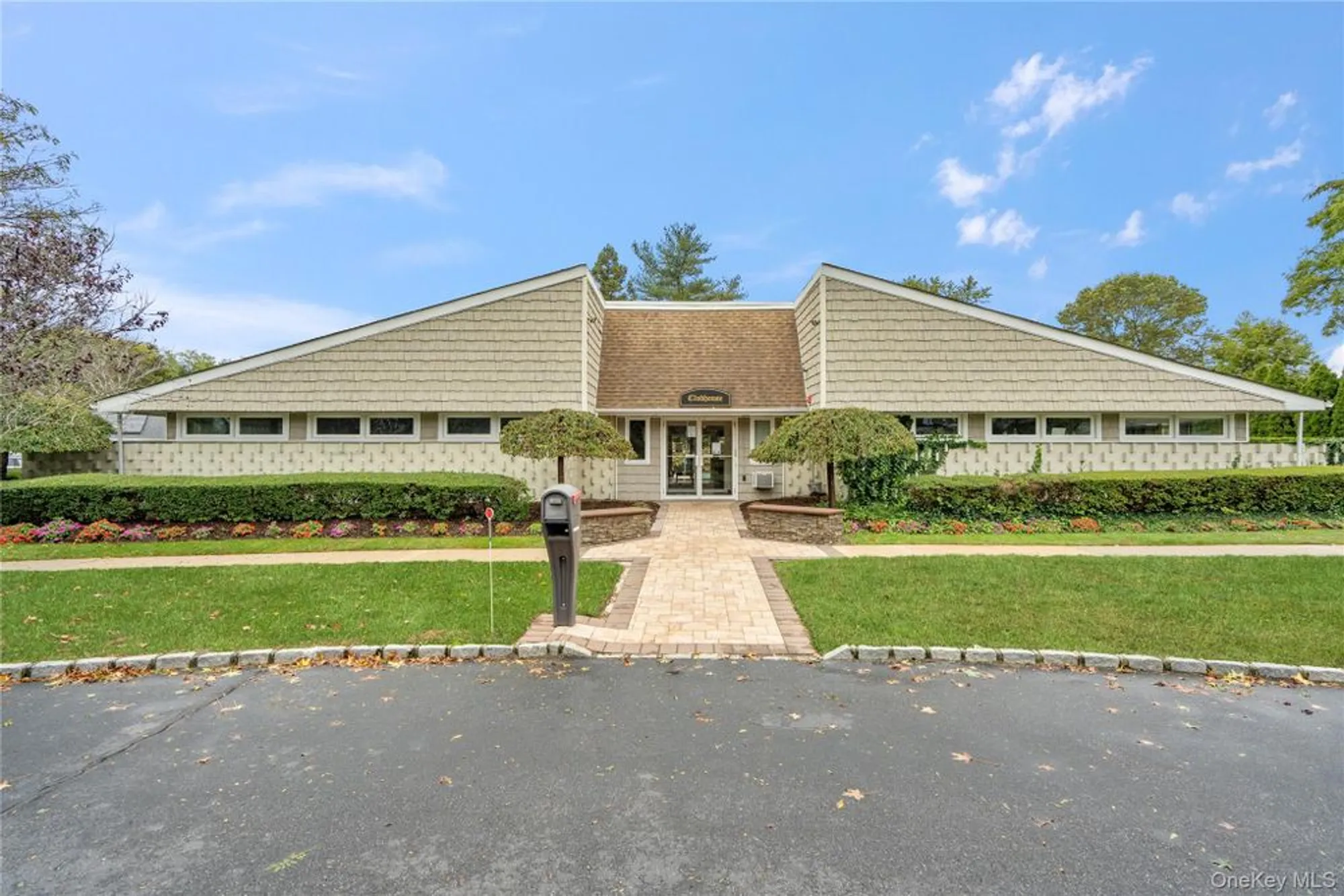 Property Slideshow image 21 of 29 | 53 freedom ln, Coram, NY, 11727