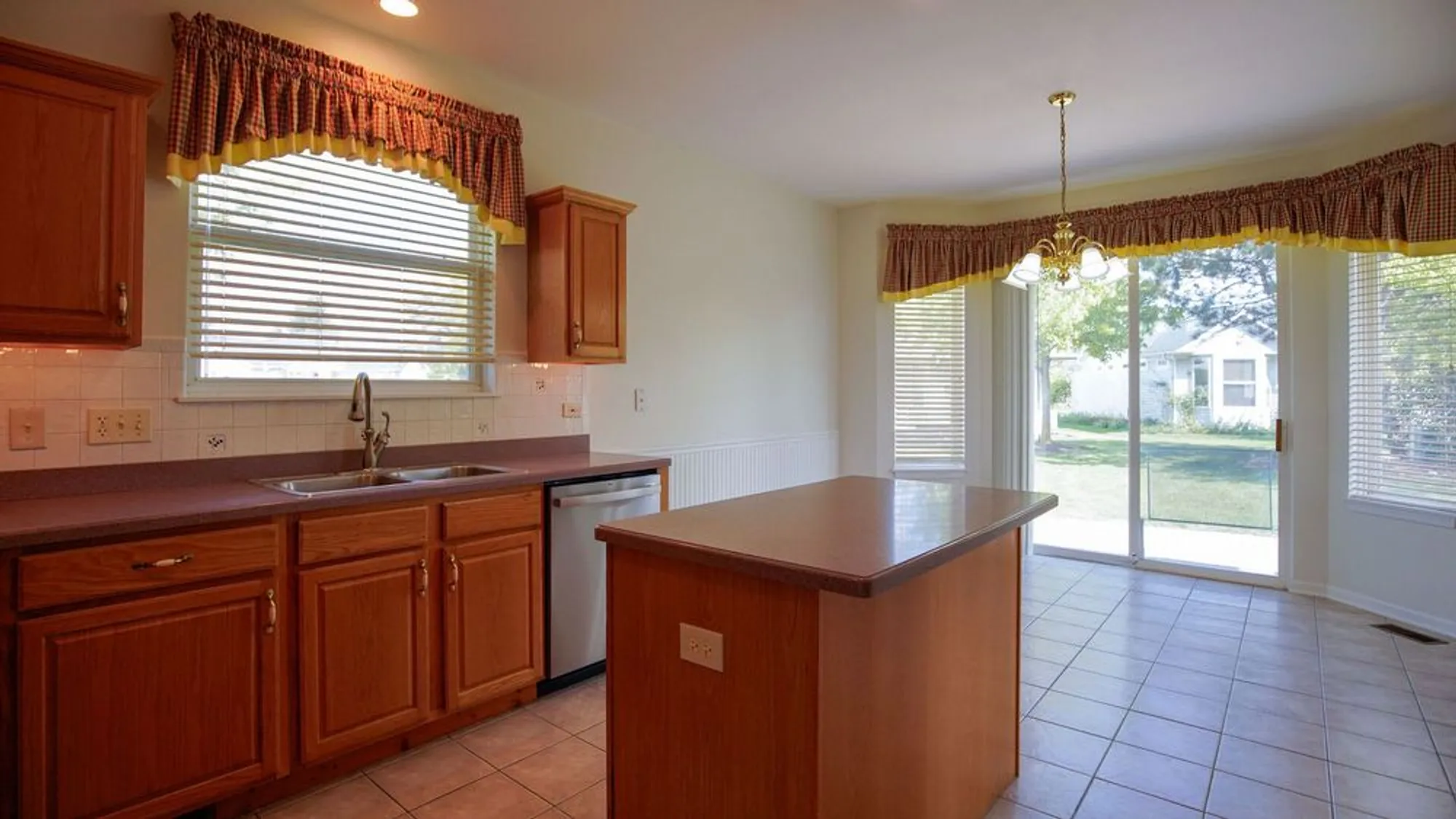 Property Slideshow image 4 of 38 | 12298 winding creek loop, Huntley, IL, 60142