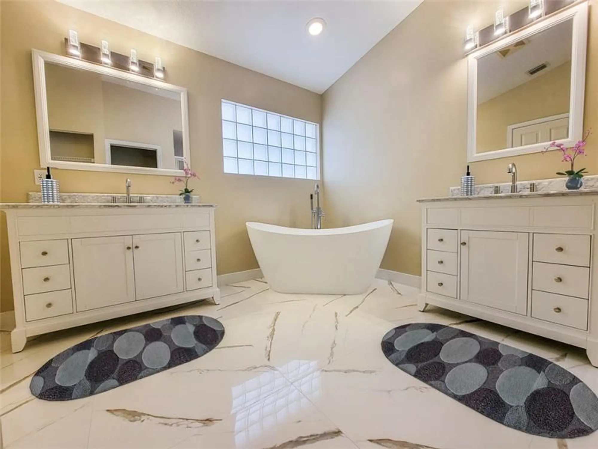 Property Slideshow image 16 of 22 | 5065 glenville dr, Boynton Beach, FL, 33437