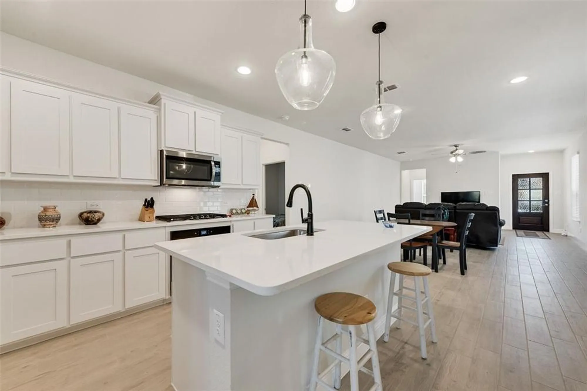 Property Slideshow image 11 of 32 | 2817 livestock dr, Midlothian, TX, 76065