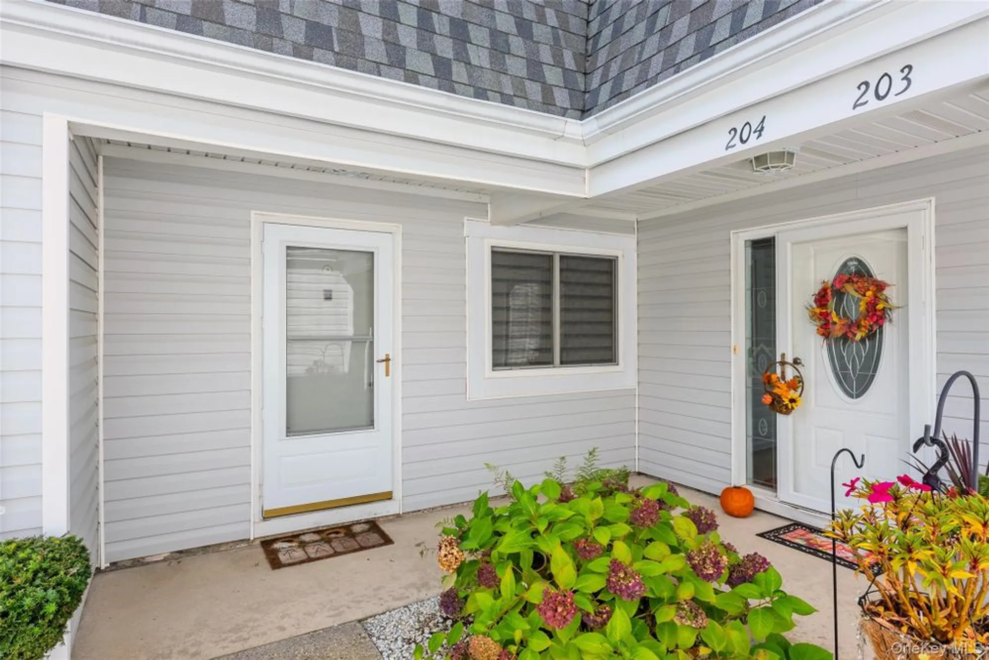 Property Slideshow image 27 of 35 | 204 bentley ct 204, Smithtown, NY, 11780
