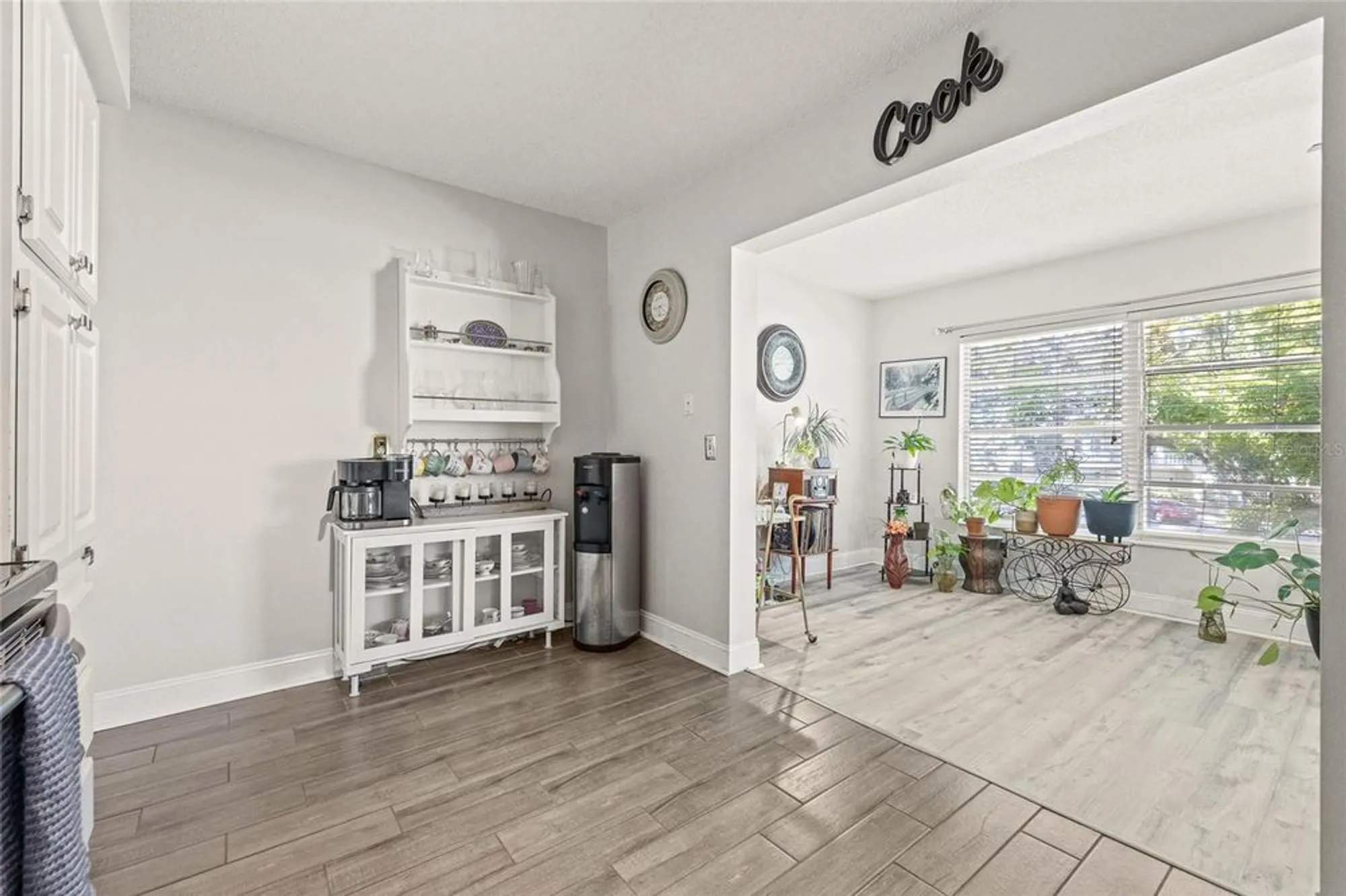 Property Slideshow image 14 of 42 | 2416 world parkway blvd 26, Clearwater, FL, 33763