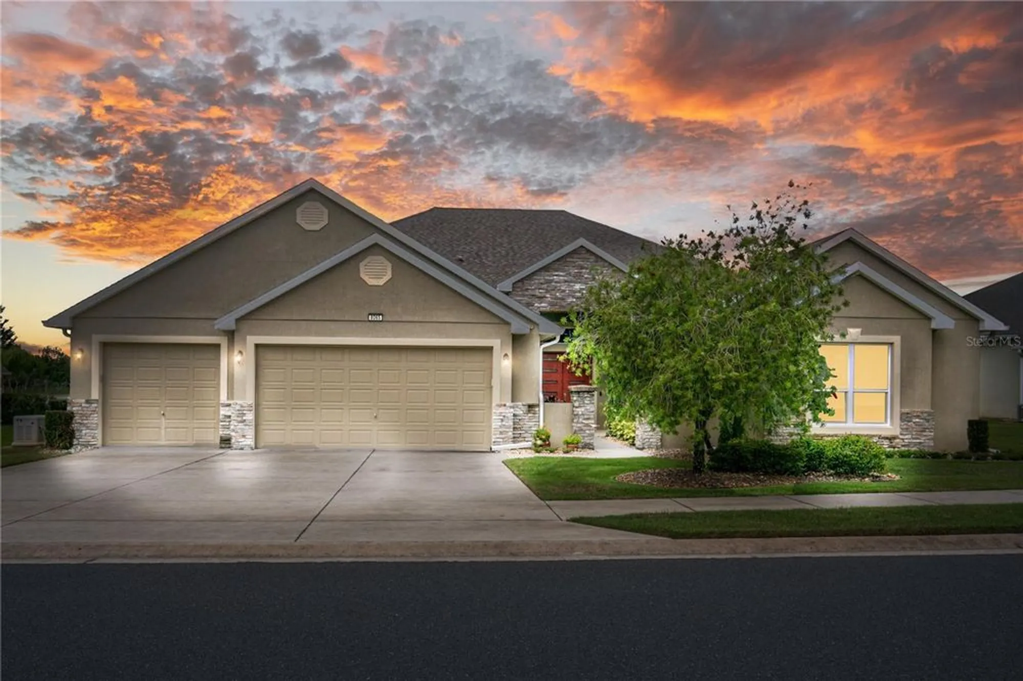 Property Slideshow image 1 of 66 | 8065 bridgeport bay cir, Mount Dora, FL, 32757