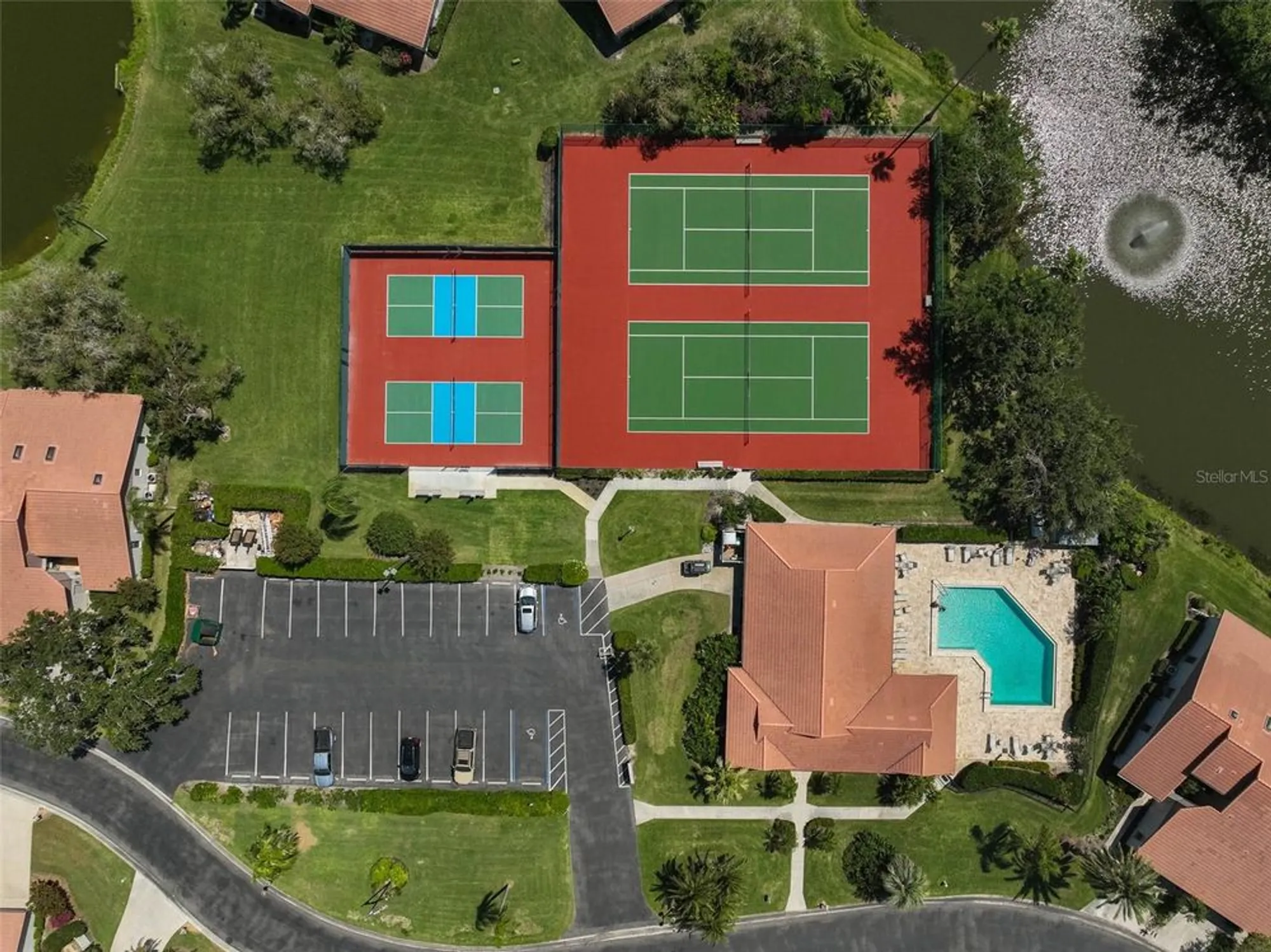 Property Slideshow image 47 of 61 | 3890 wilshire cir 27, Sarasota, FL, 34238