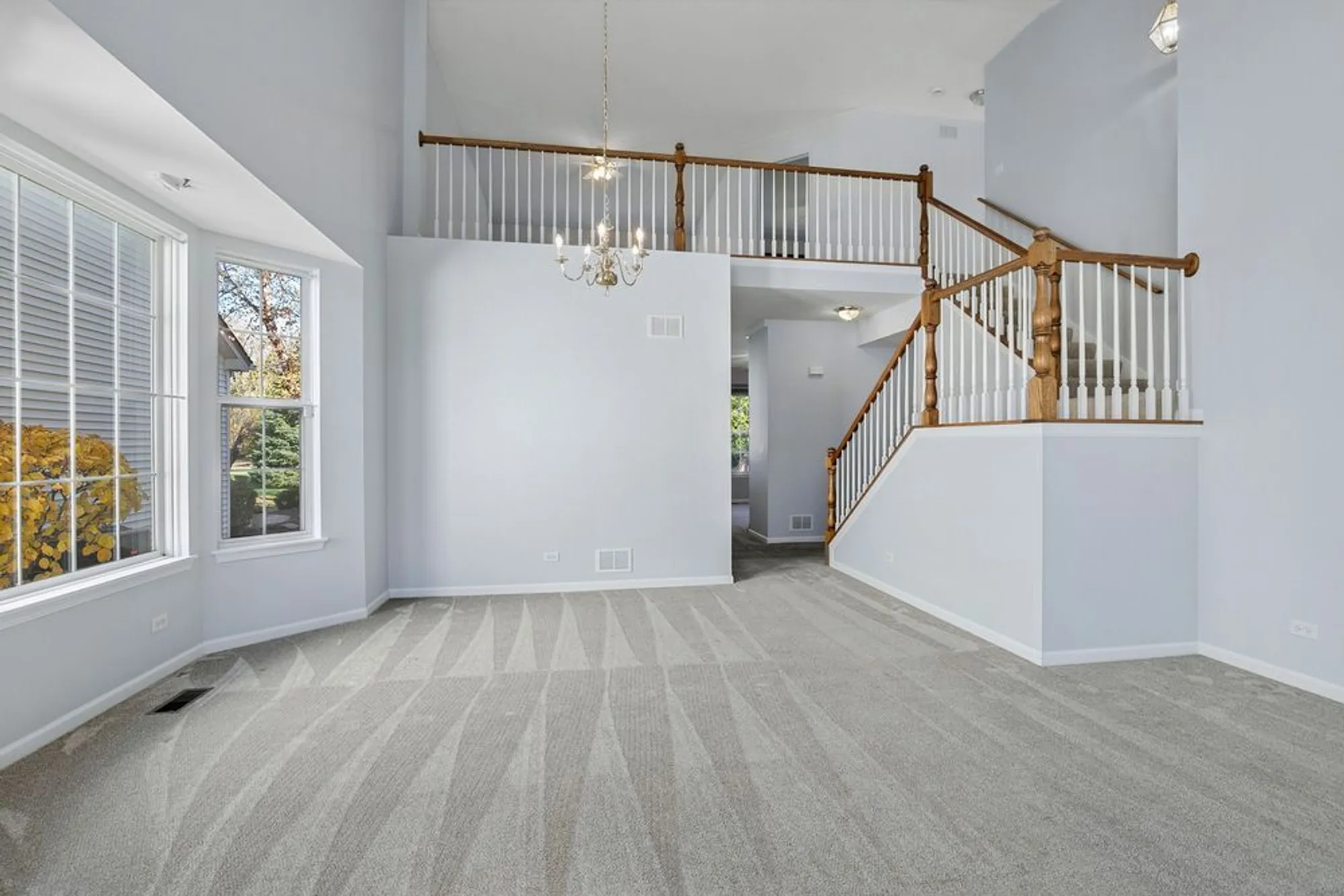 Property Slideshow image 13 of 39 | 2325 carillon dr, Grayslake, IL, 60030