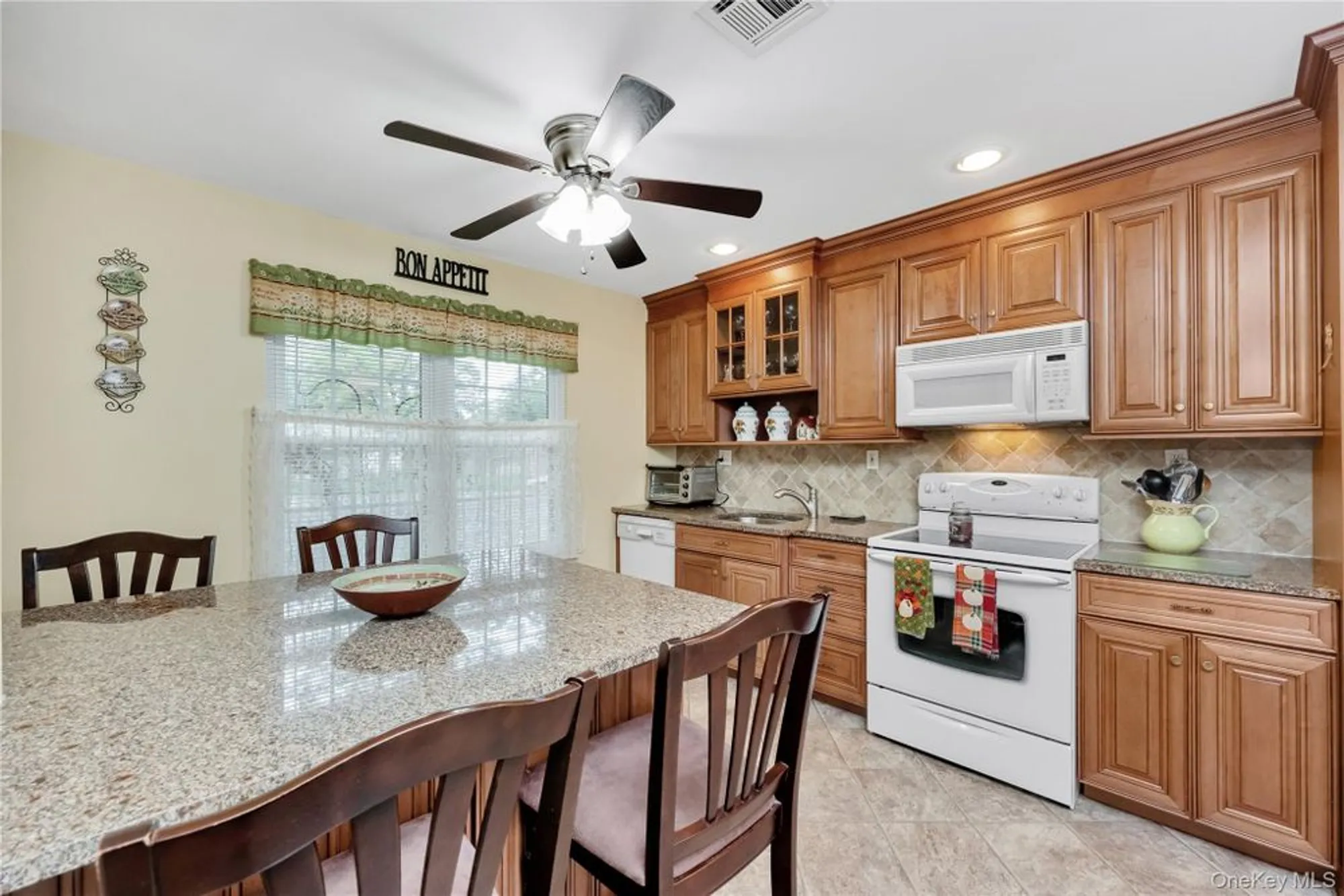 Property Slideshow image 6 of 22 | 412 weymouth ct unit b, Ridge, NY, 11961