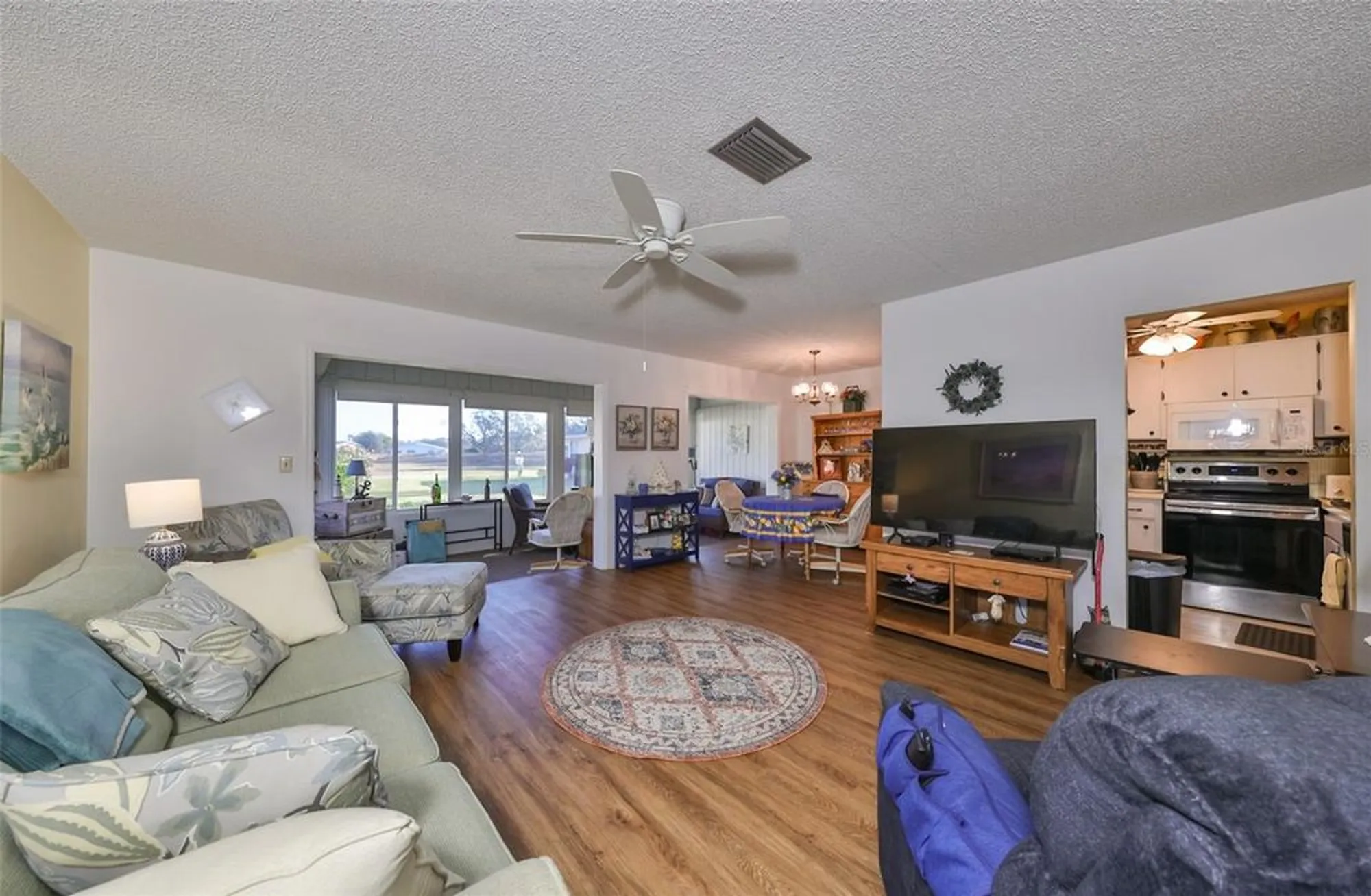 Property Slideshow image 5 of 50 | 1901 canterbury ln 19, Sun City Center, FL, 33573
