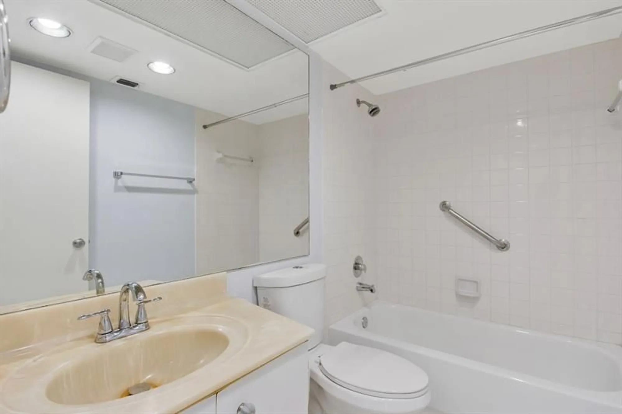 Property Slideshow image 18 of 33 | 1606 abaco dr e4, Coconut Creek, FL, 33066