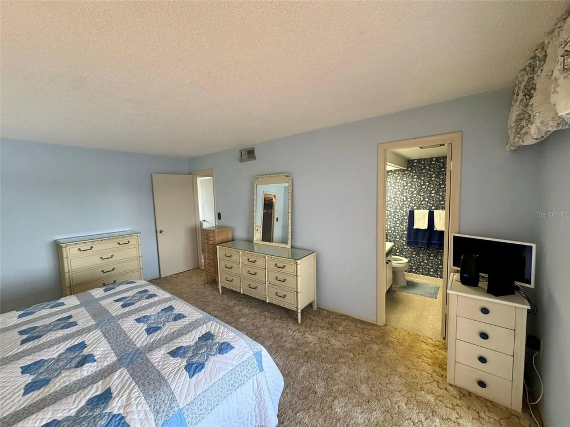 Property Slideshow image 21 of 51 | 4775 cove cir apt 403, St Petersburg, FL, 33708