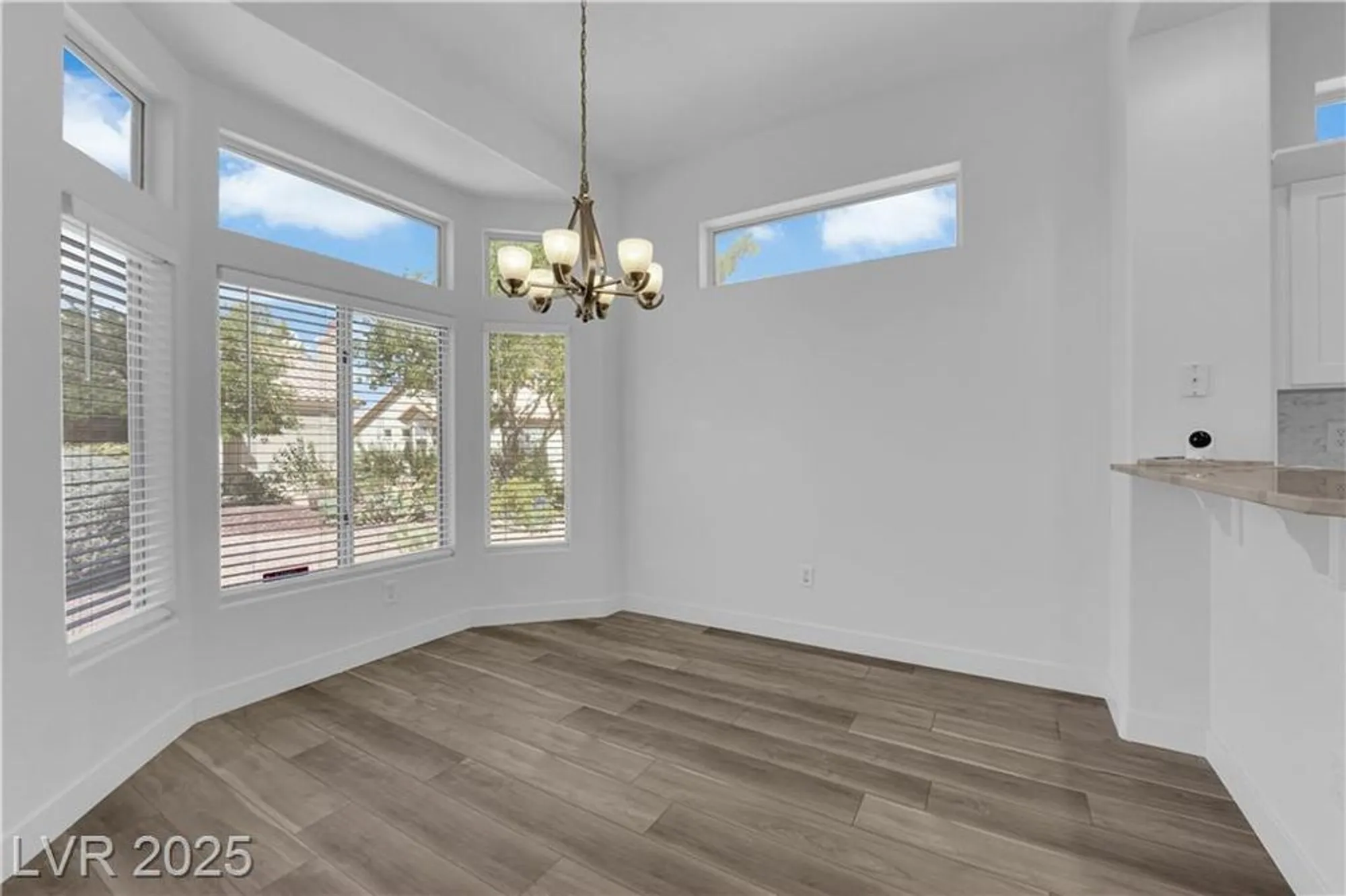 Property Slideshow image 15 of 35 | 10144 hunter springs dr, Las Vegas, NV, 89134