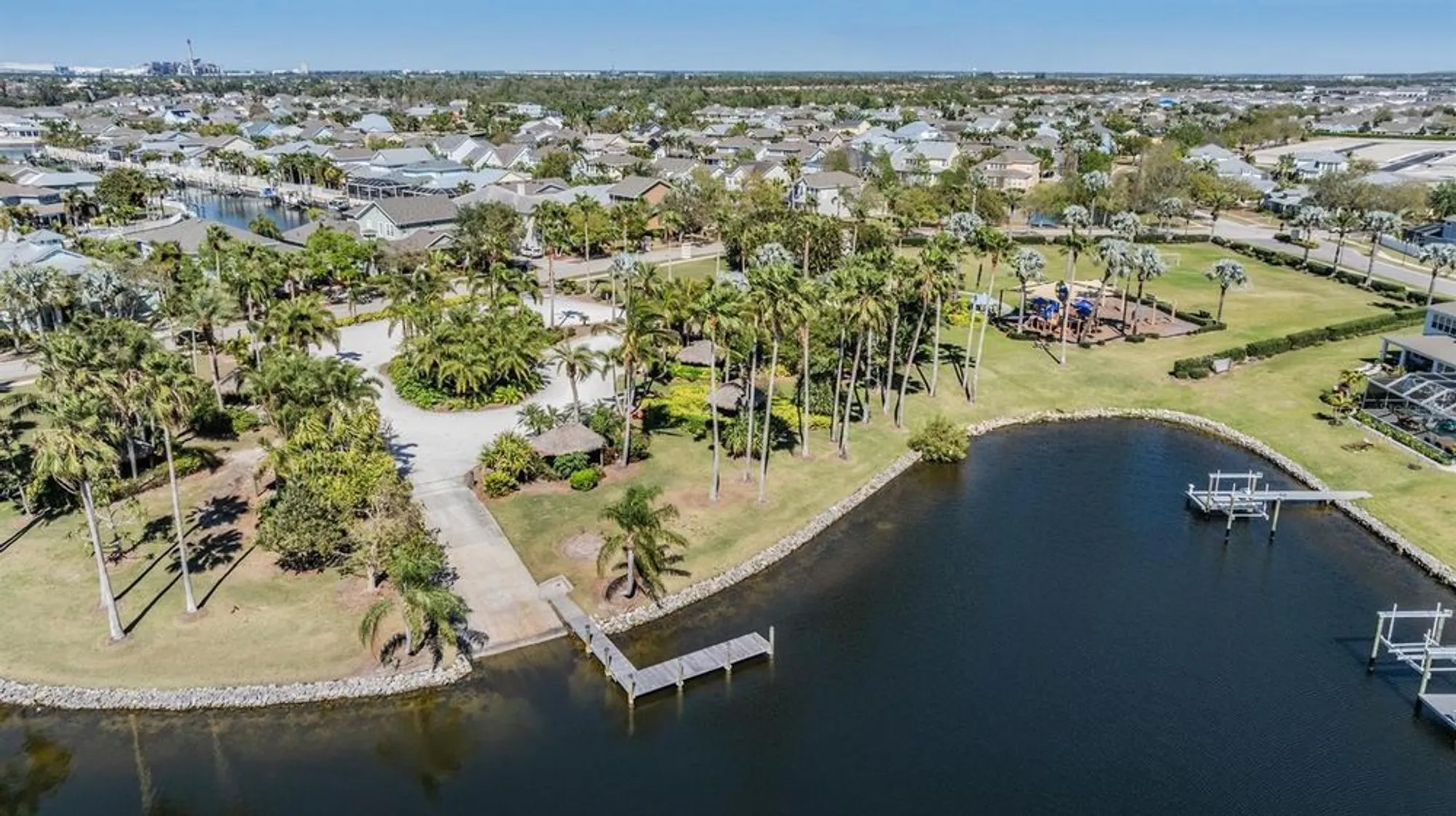 Property Slideshow image 31 of 43 | 218 summerside ct, Apollo Beach, FL, 33572