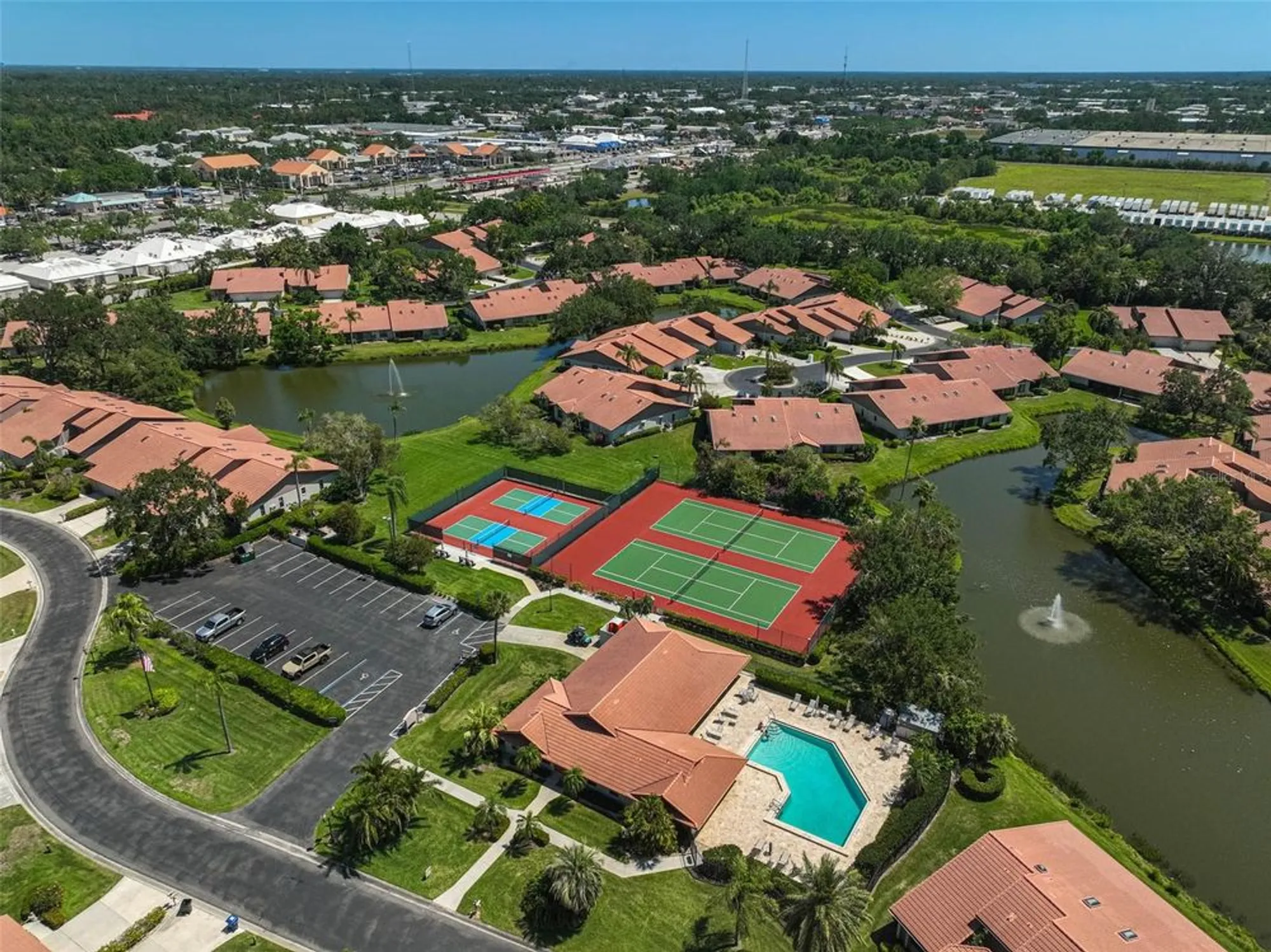 Property Slideshow image 46 of 61 | 3890 wilshire cir 27, Sarasota, FL, 34238