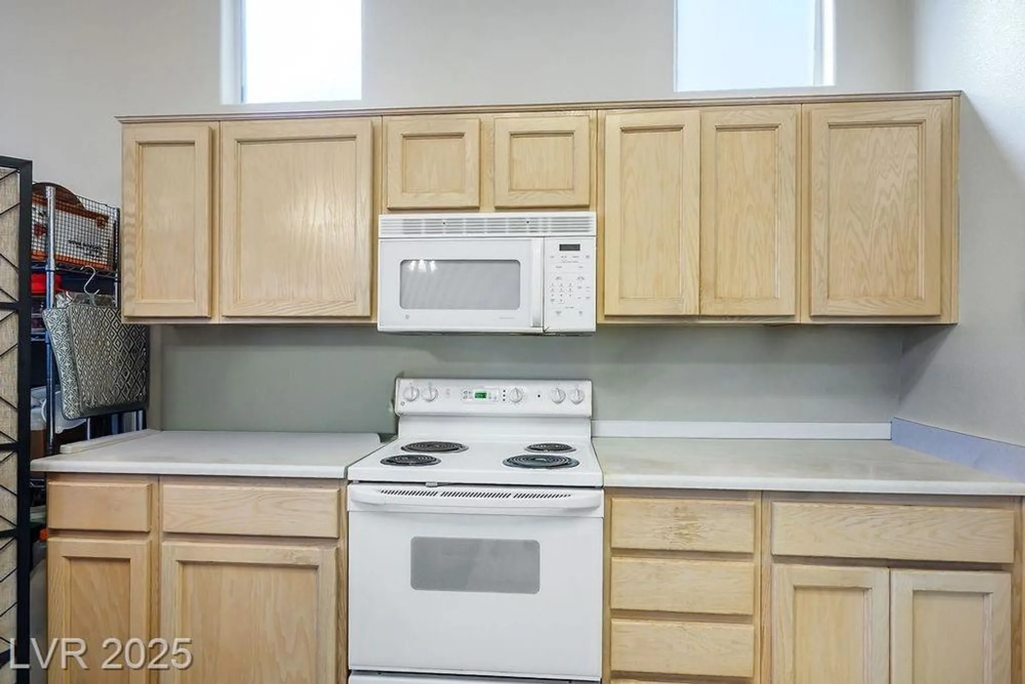 Property Slideshow image 7 of 74 | 10409 longwood dr, Las Vegas, NV, 89134