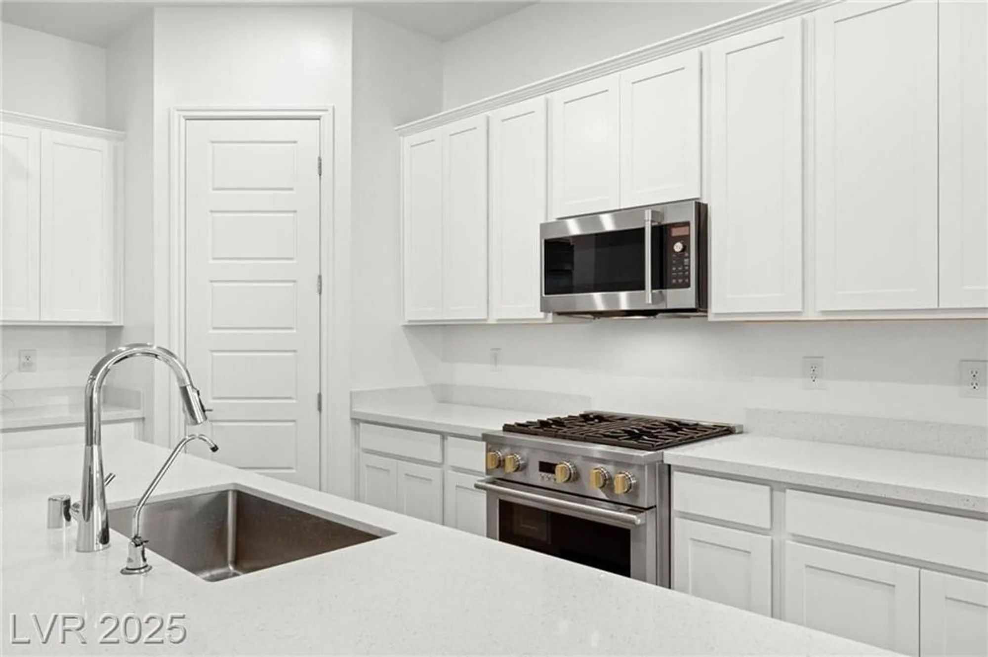 Property Slideshow image 2 of 33 | 912 calluna hills ln, Las Vegas, NV, 89138