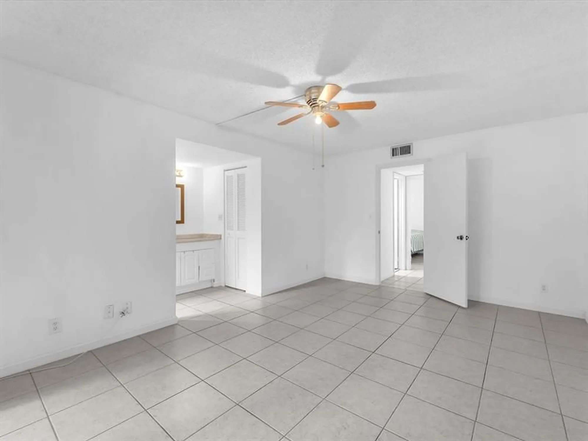 Property Slideshow image 14 of 37 | 7750 w mcnab rd apt 202, Tamarac, FL, 33321