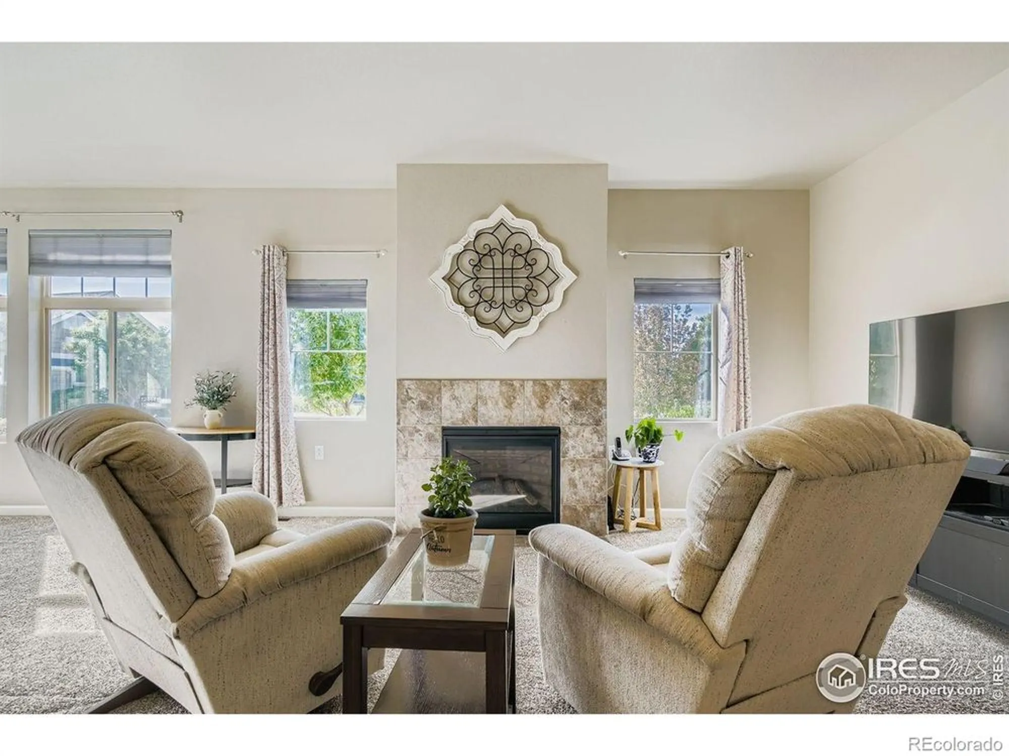 Property Slideshow image 7 of 19 | 12424 madison way, Thornton, CO, 80241