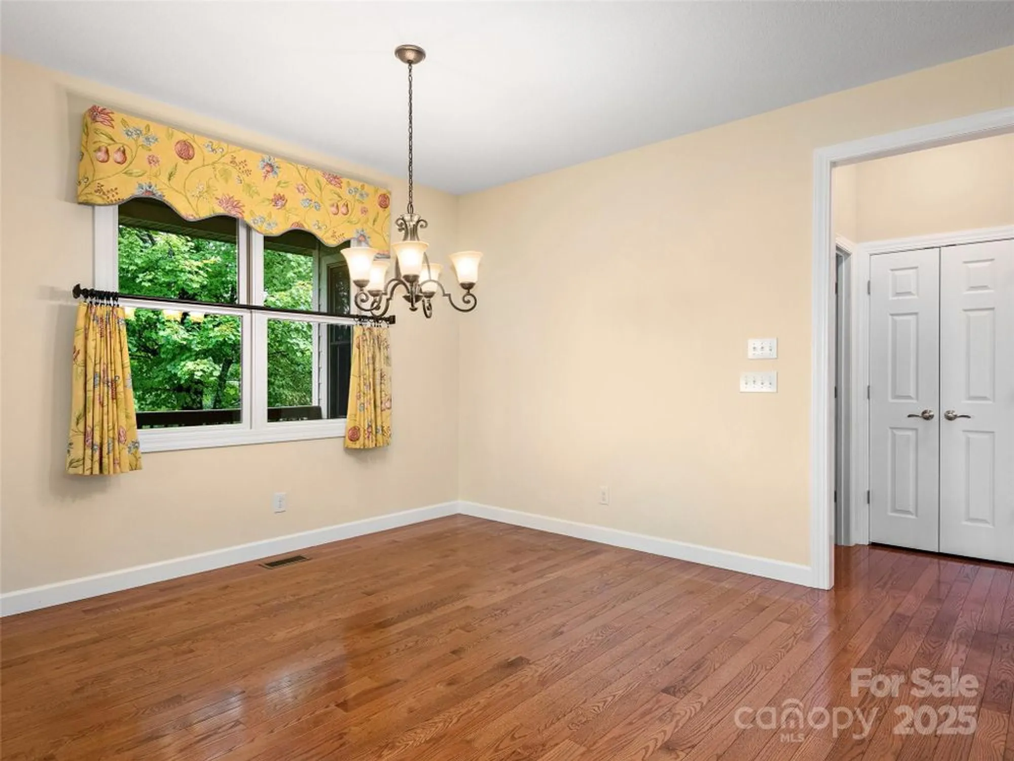 Property Slideshow image 6 of 35 | 54 deep valley ln, Hendersonville, NC, 28791