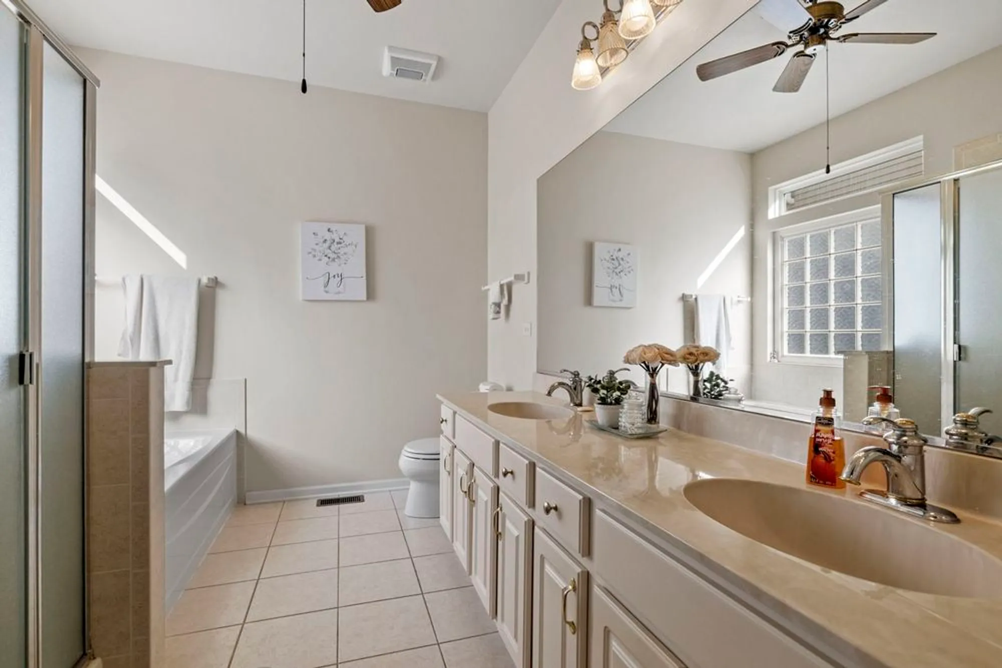 Property Slideshow image 15 of 28 | 16415 grandwood lake dr, Crest Hill, IL, 60403