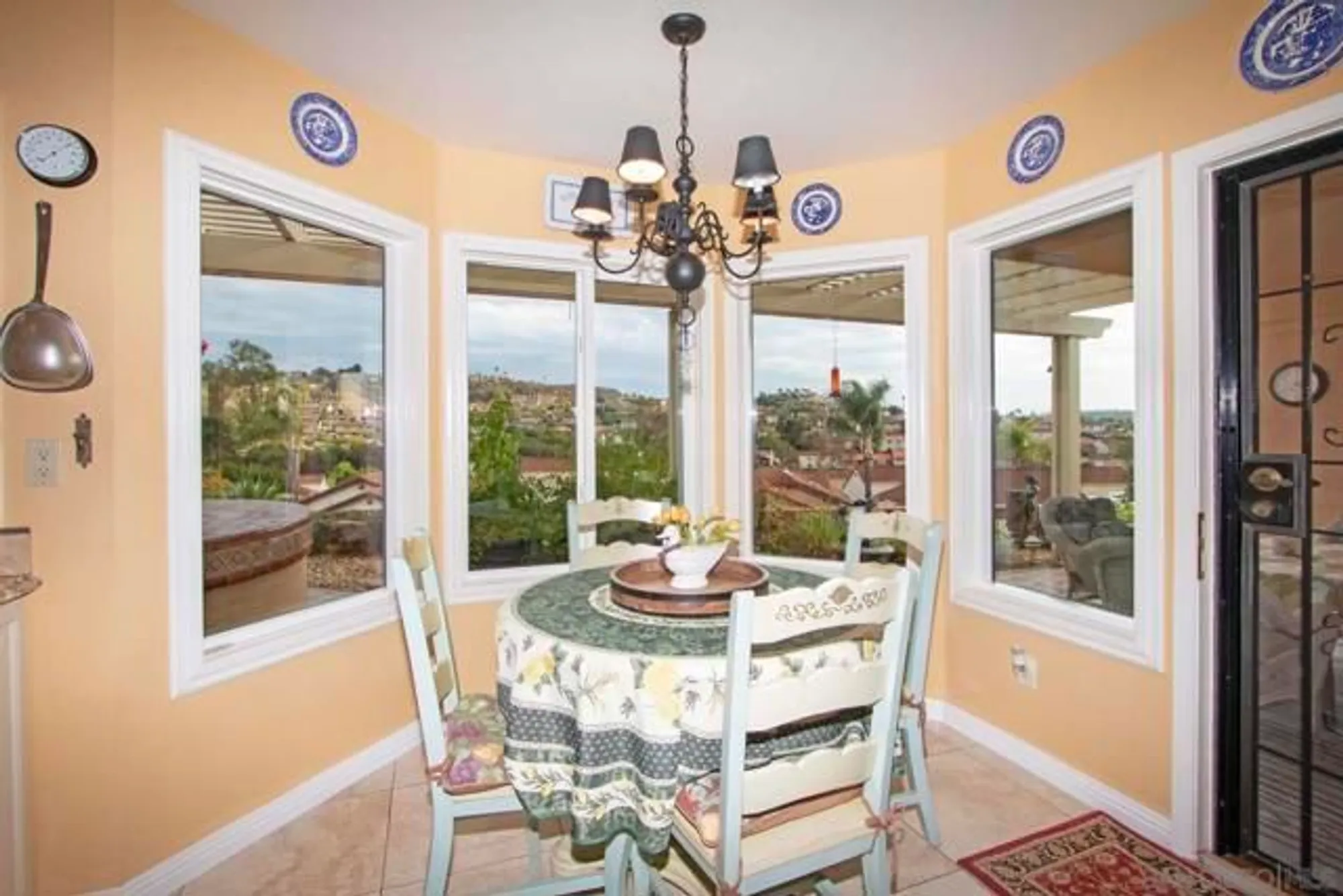 Property Slideshow image 17 of 48 | 17639 caminito hercuba, San Diego, CA, 92128