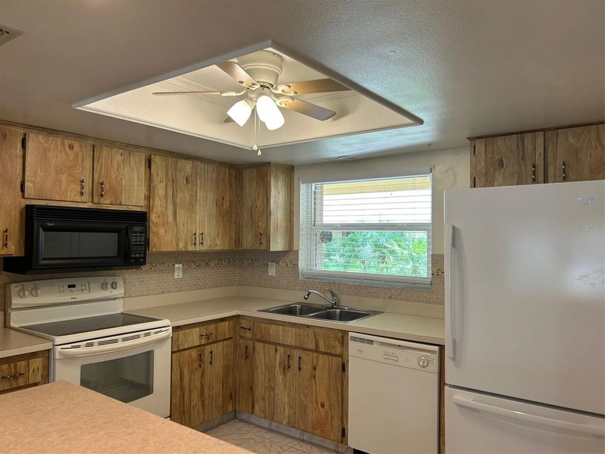 Property Slideshow image 3 of 23 | 2567 oakleaf ln 41b, Clearwater, FL, 33763