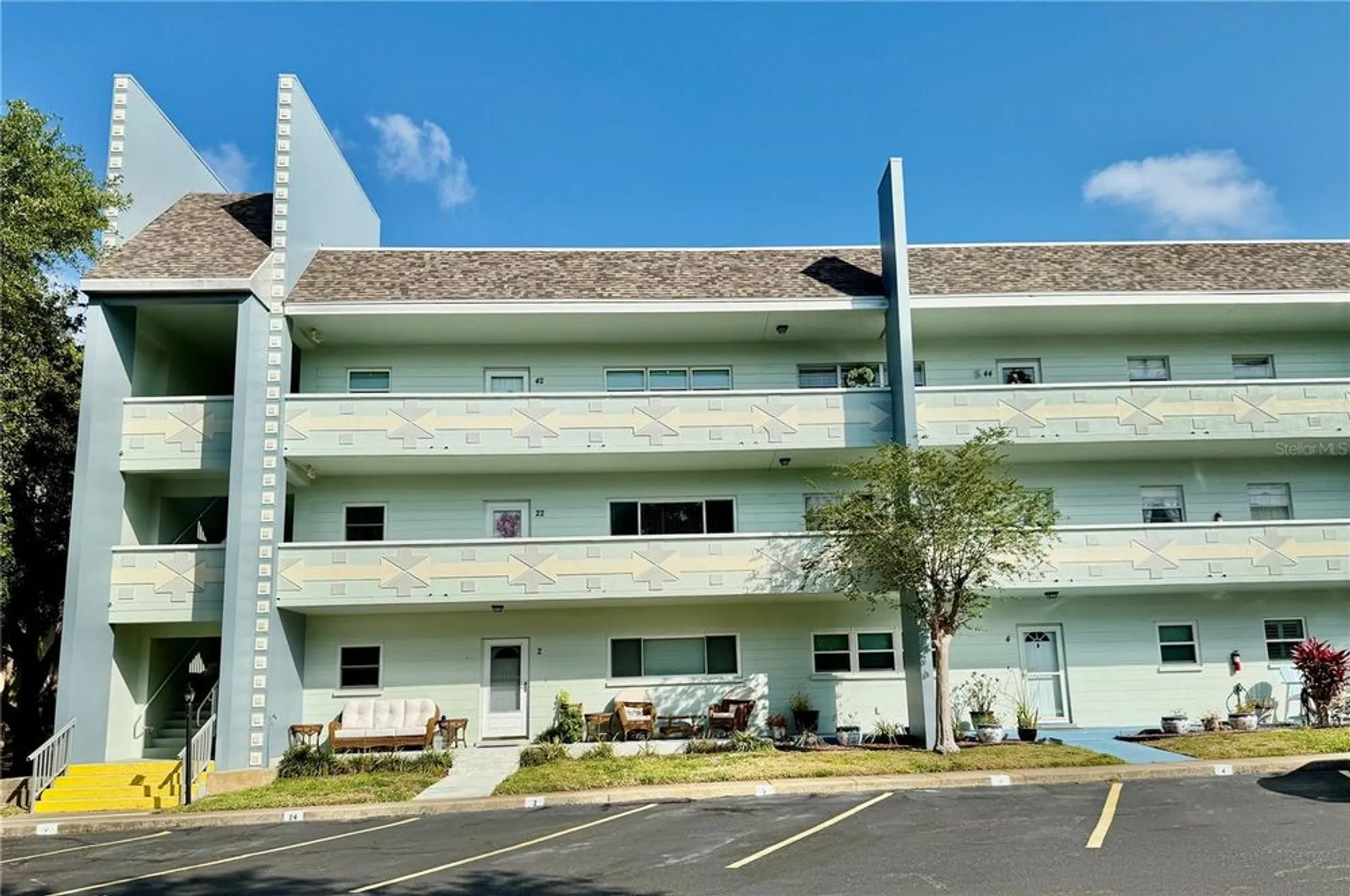 Property Slideshow image 2 of 38 | 2254 norwegian dr 46, Clearwater, FL, 33763