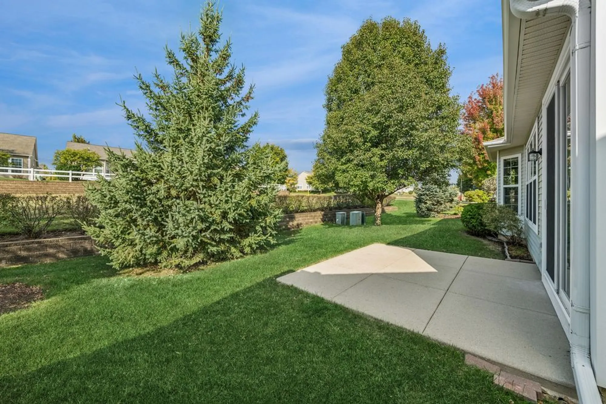 Property Slideshow image 18 of 19 | 2864 edgewater dr, Elgin, IL, 60124