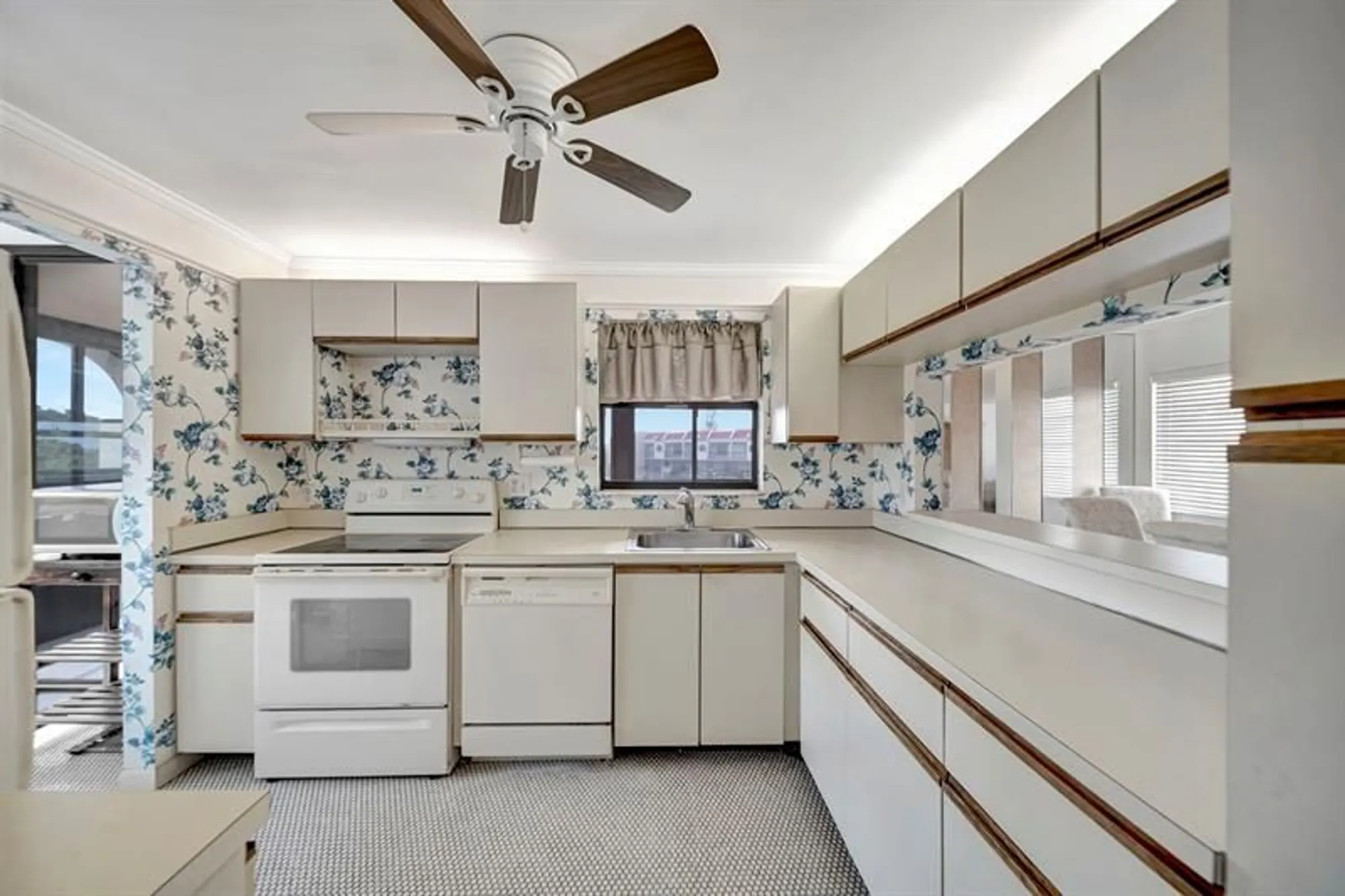 Property Slideshow image 9 of 61 | 3521 environ blvd b501, Lauderhill, FL, 33319