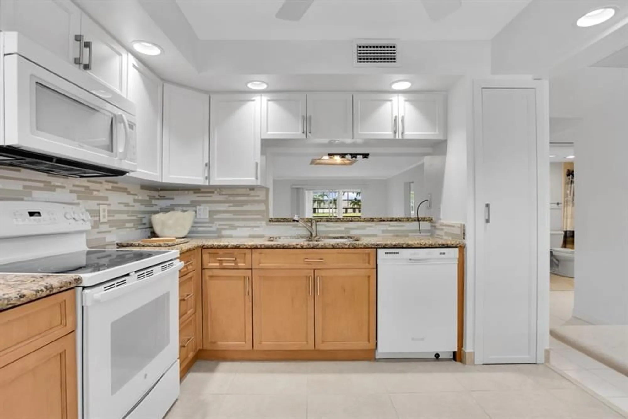 Property Slideshow image 4 of 40 | 3303 aruba way m1, Coconut Creek, FL, 33066